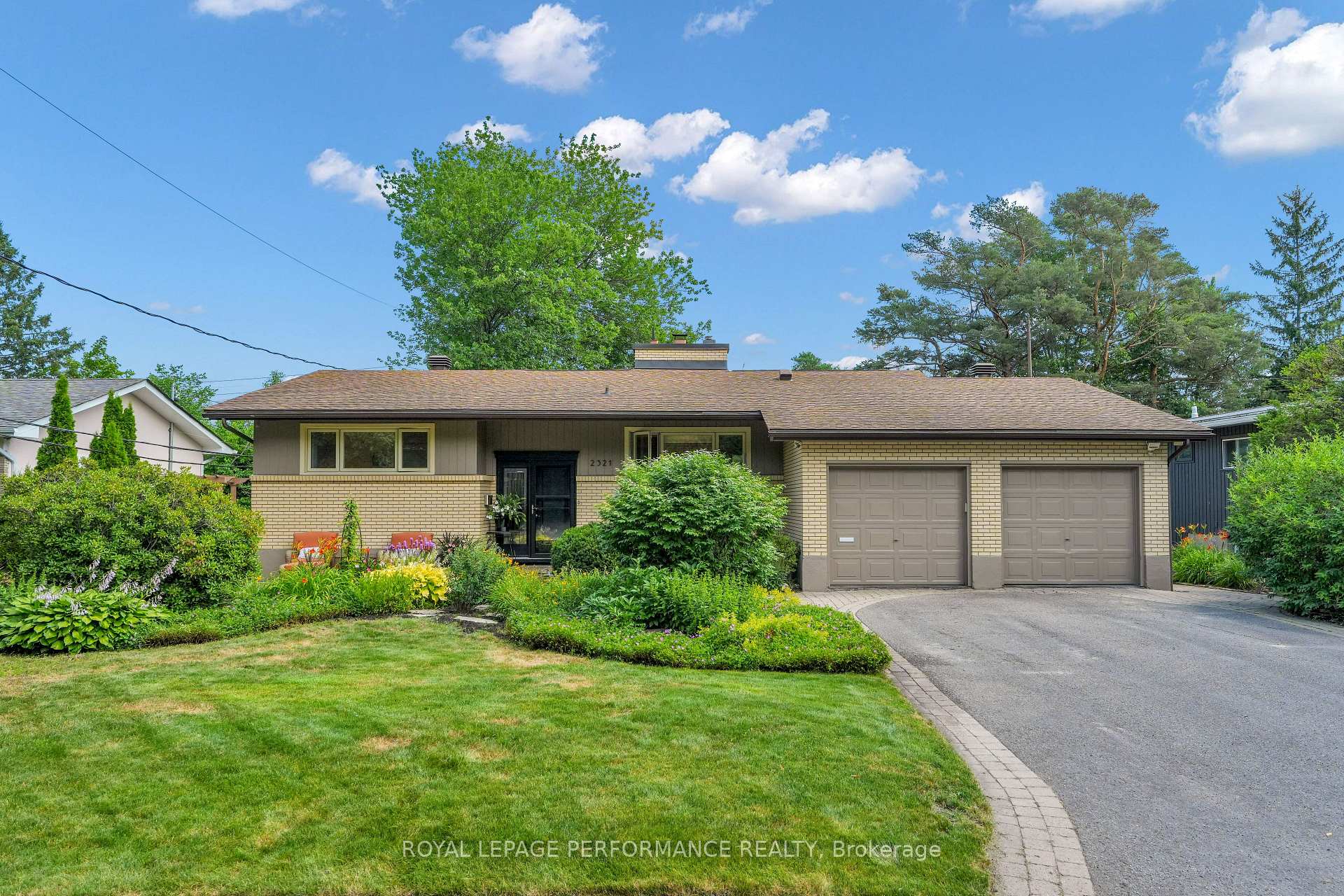 Photo 3 of 2321 Hillary Avenue, Ottawa, Alta Vista — HOMEH