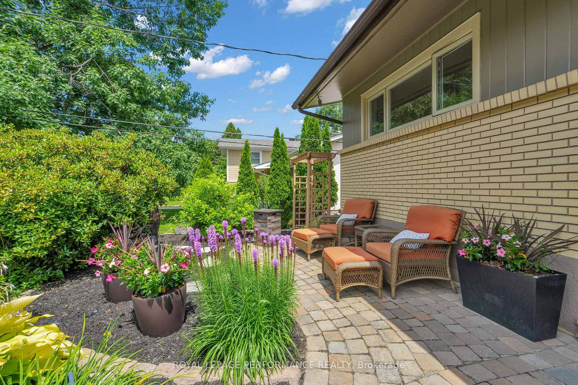 Photo 4 of 2321 Hillary Avenue, Ottawa, Alta Vista — HOMEH