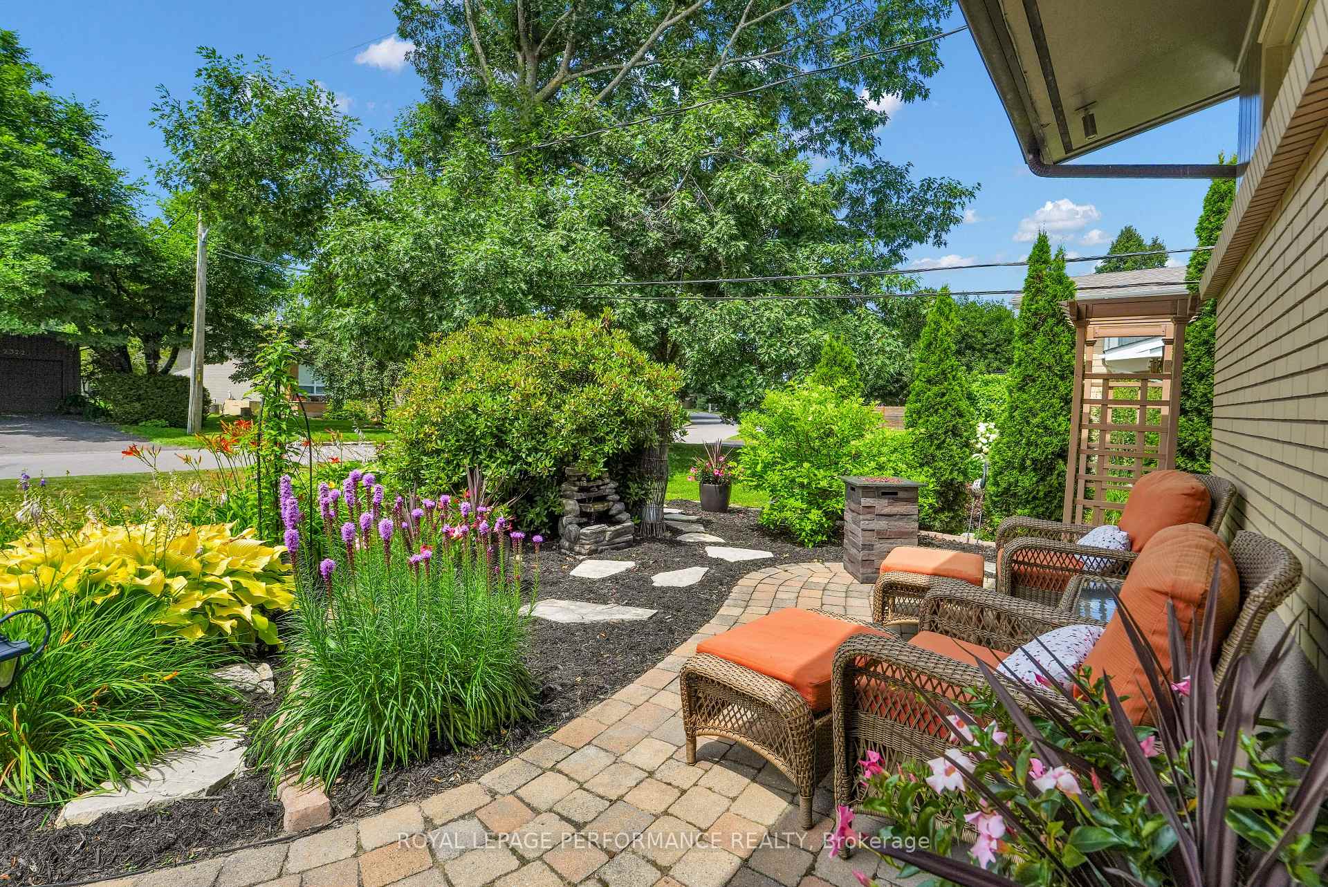 Photo 5 of 2321 Hillary Avenue, Ottawa, Alta Vista — HOMEH
