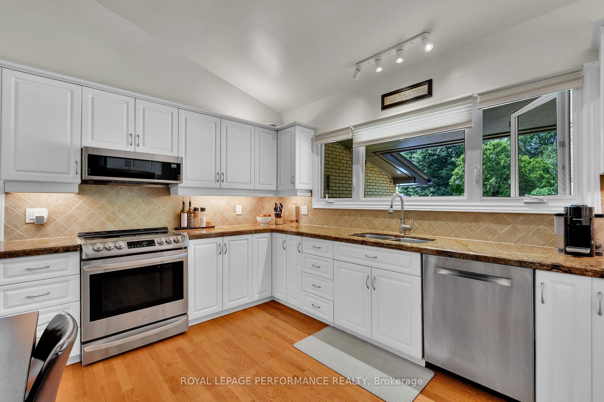 Photo 16 of 2321 Hillary Avenue, Ottawa, Alta Vista — HOMEH
