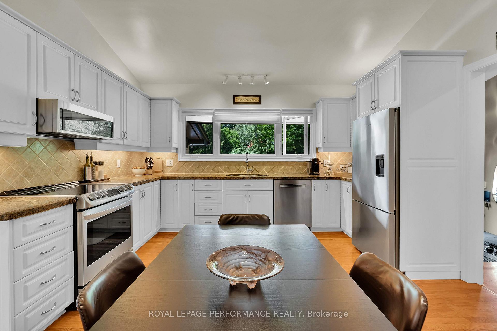 Photo 17 of 2321 Hillary Avenue, Ottawa, Alta Vista — HOMEH