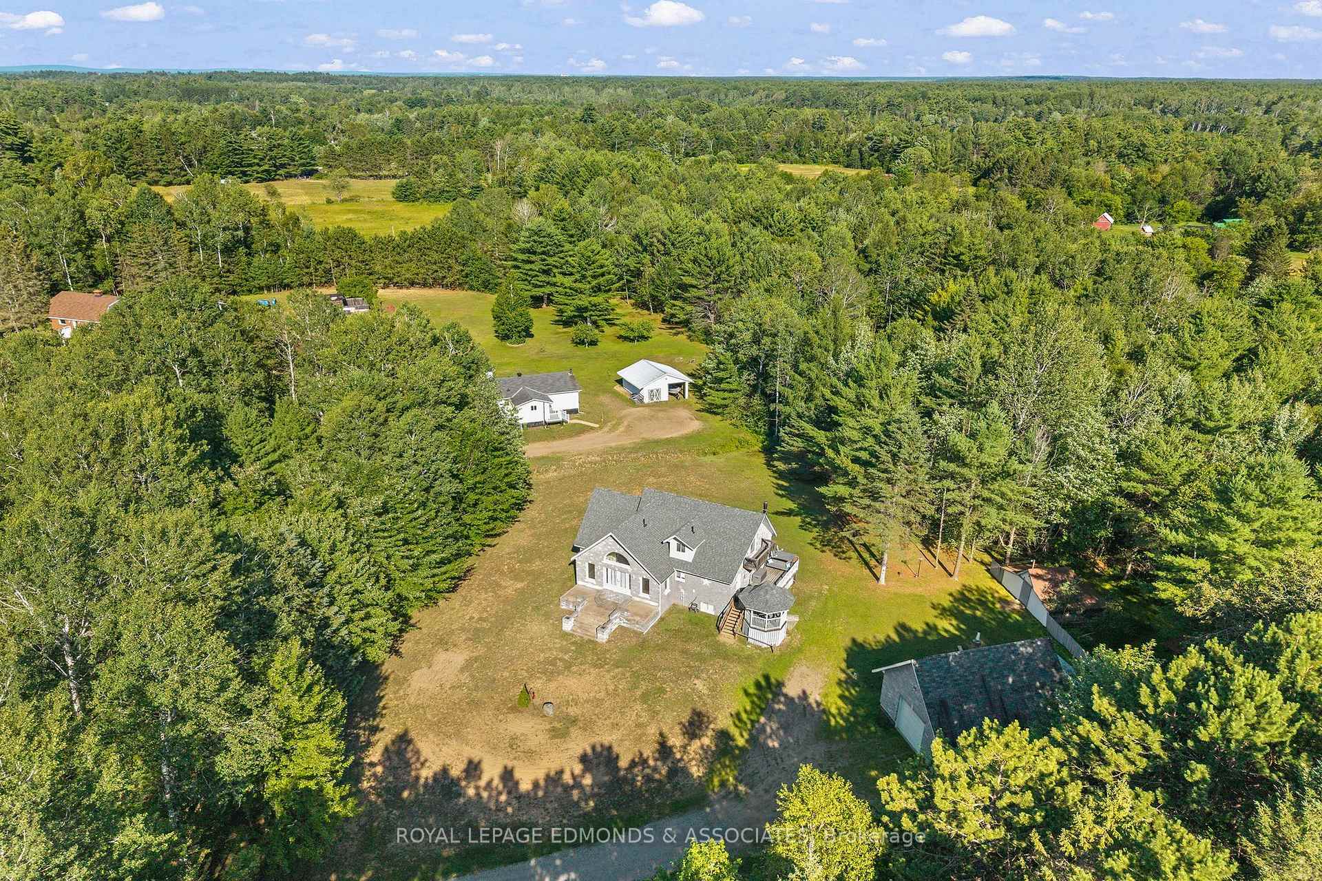 Photo 2 of 219 Zanders Road, Laurentian Valley, Laurentian Valley — HOMEH