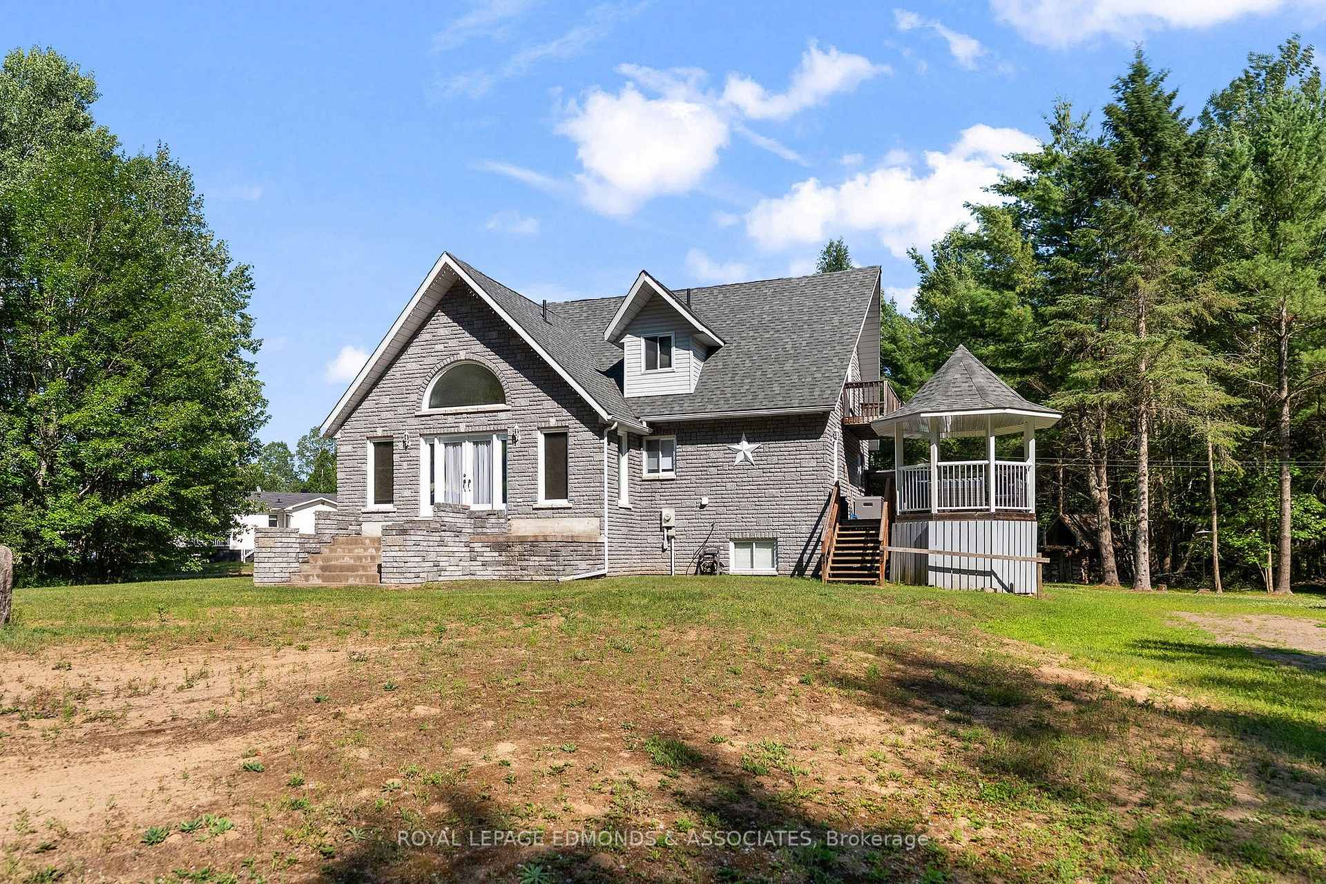 Photo 3 of 219 Zanders Road, Laurentian Valley, Laurentian Valley — HOMEH