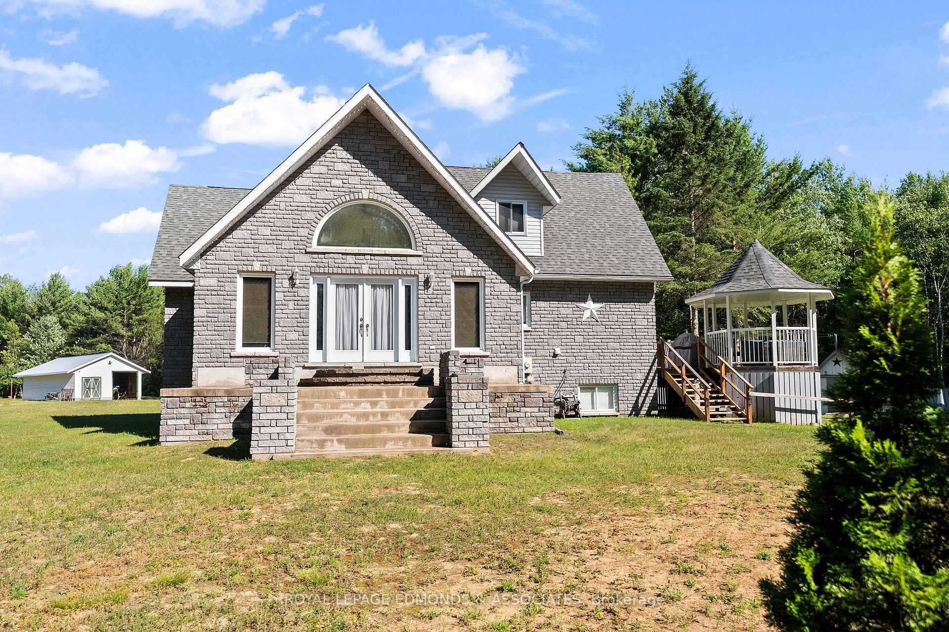 Photo 4 of 219 Zanders Road, Laurentian Valley, Laurentian Valley — HOMEH