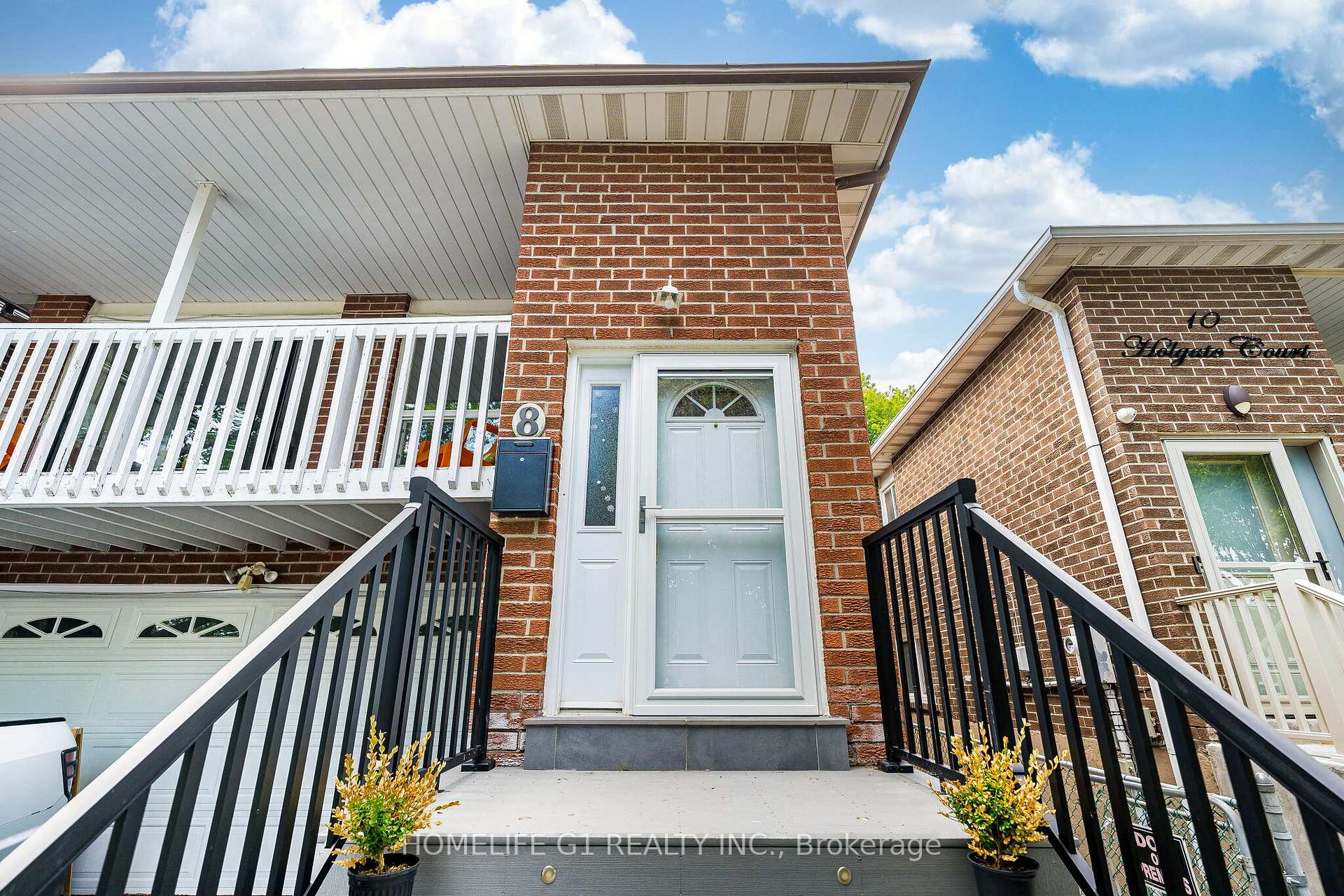 Photo 2 of 8 Holgate Court, Brampton, Heart Lake West — HOMEH