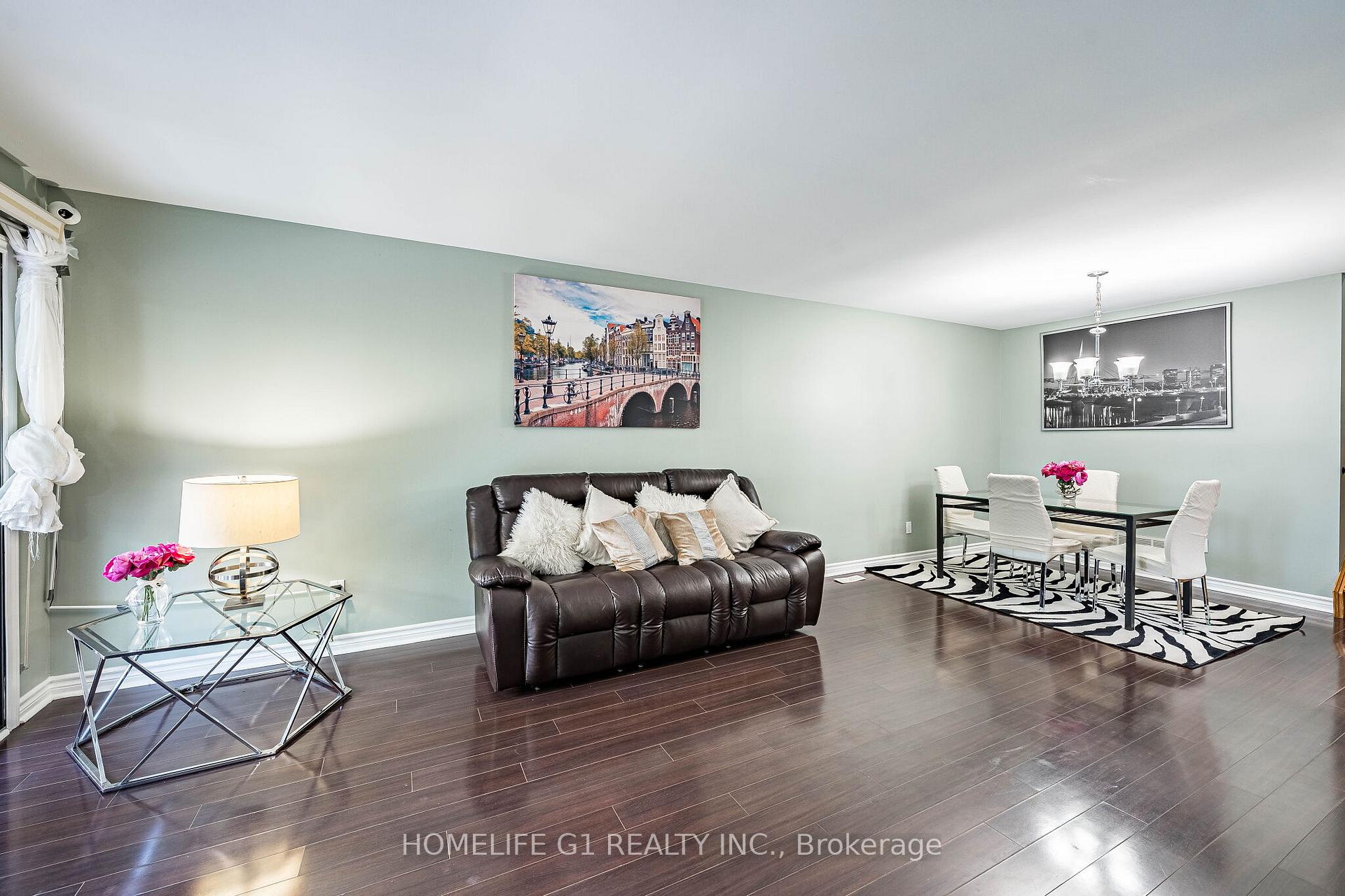 Photo 3 of 8 Holgate Court, Brampton, Heart Lake West — HOMEH