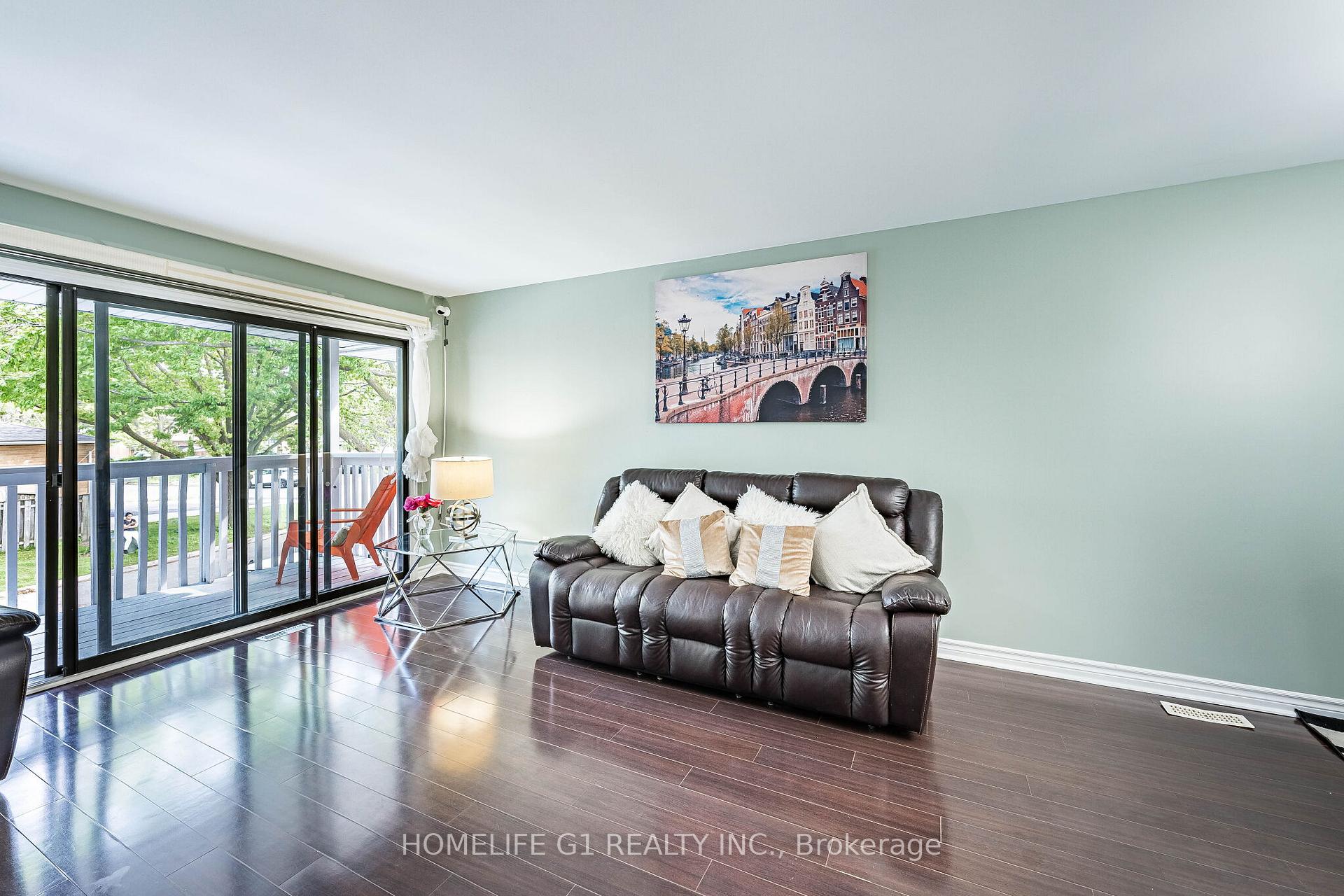 Photo 6 of 8 Holgate Court, Brampton, Heart Lake West — HOMEH