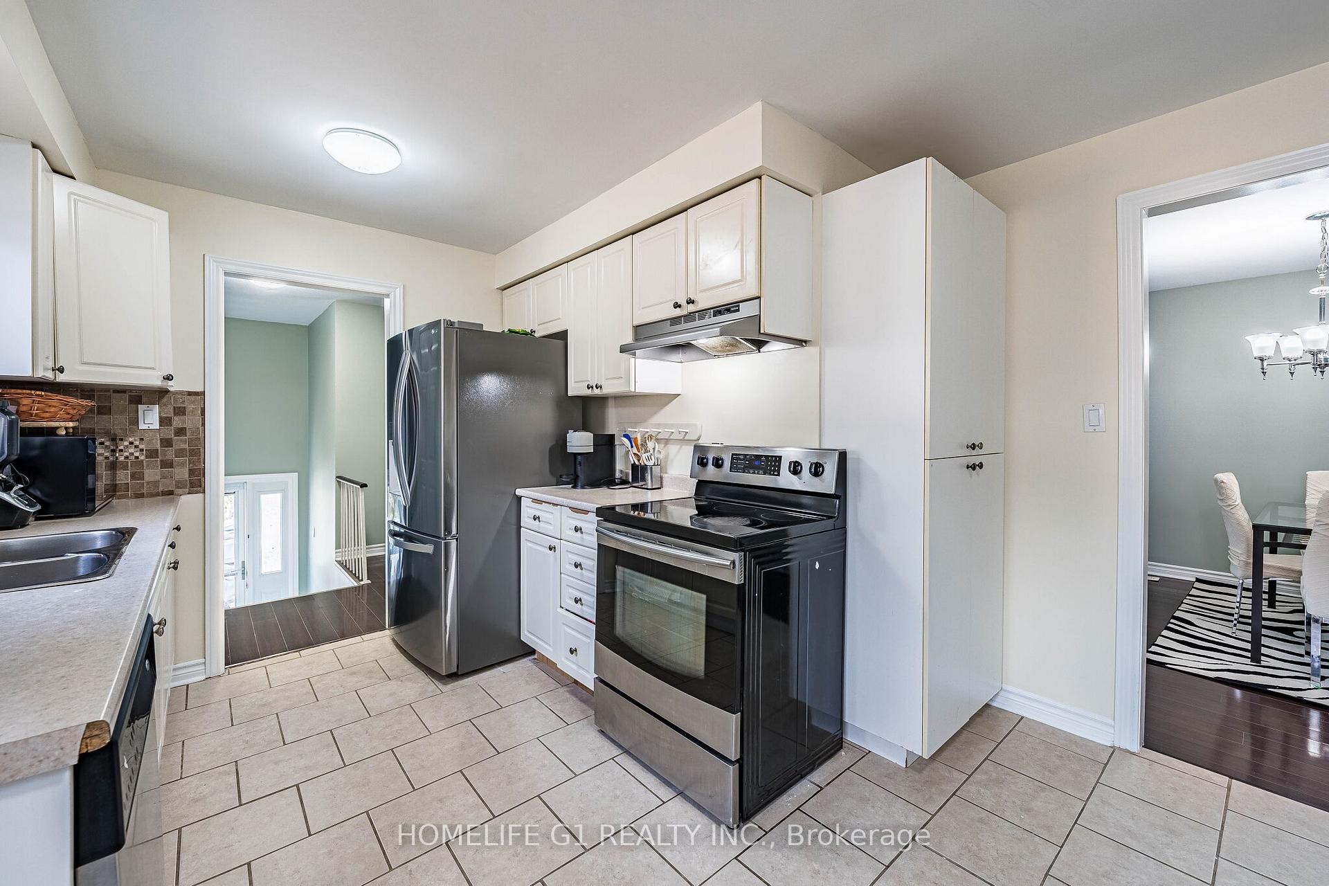 Photo 9 of 8 Holgate Court, Brampton, Heart Lake West — HOMEH