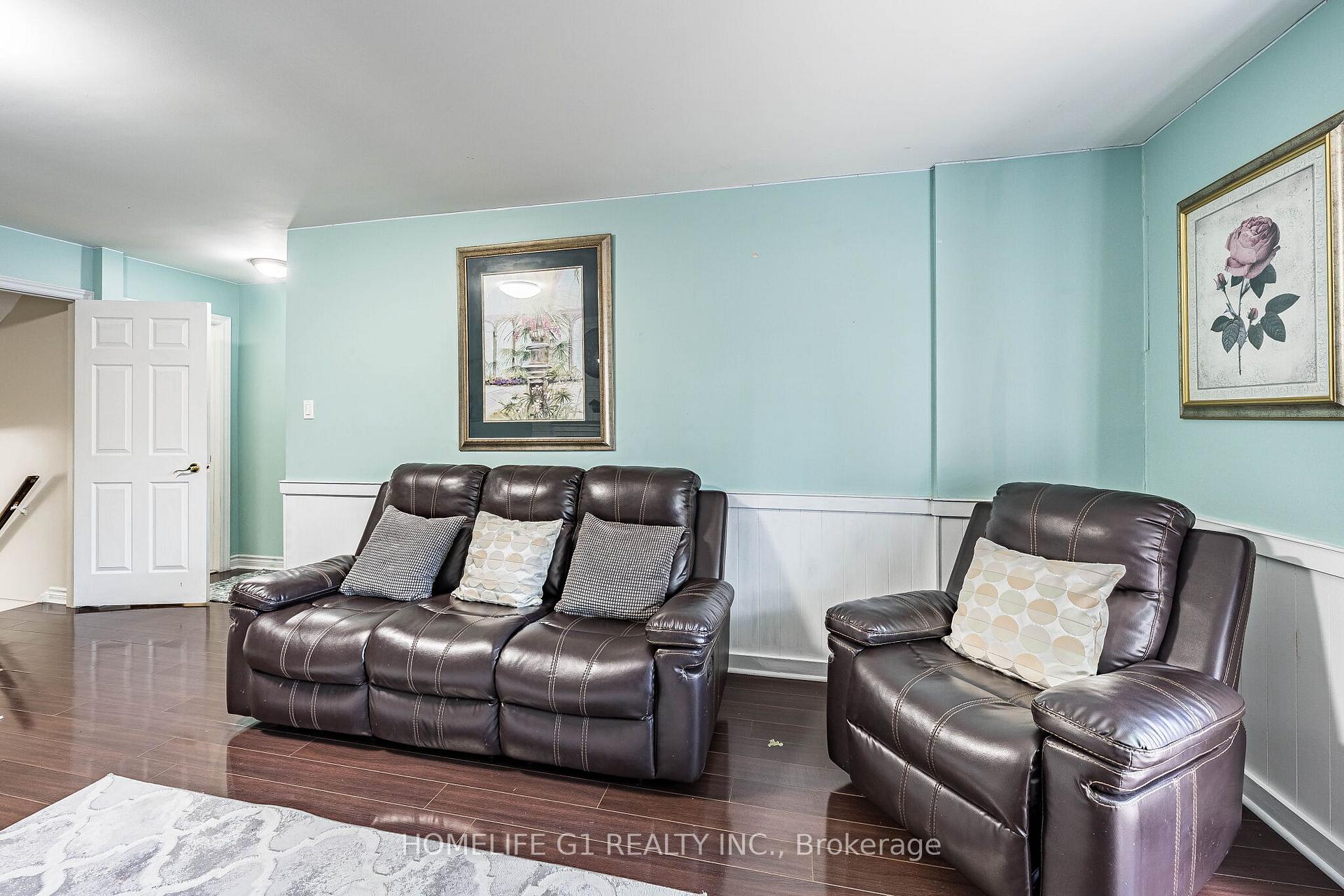 Photo 12 of 8 Holgate Court, Brampton, Heart Lake West — HOMEH
