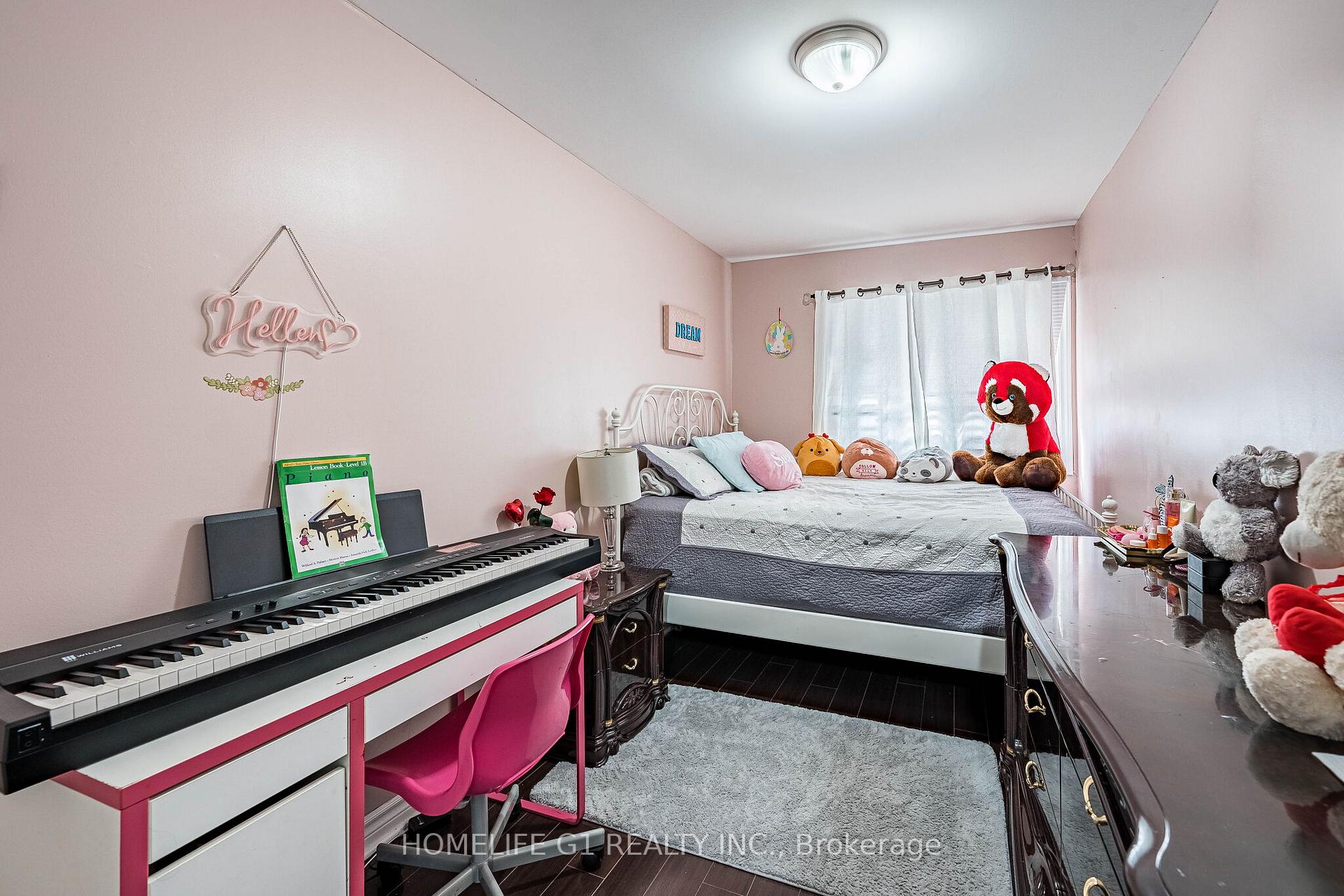 Photo 16 of 8 Holgate Court, Brampton, Heart Lake West — HOMEH