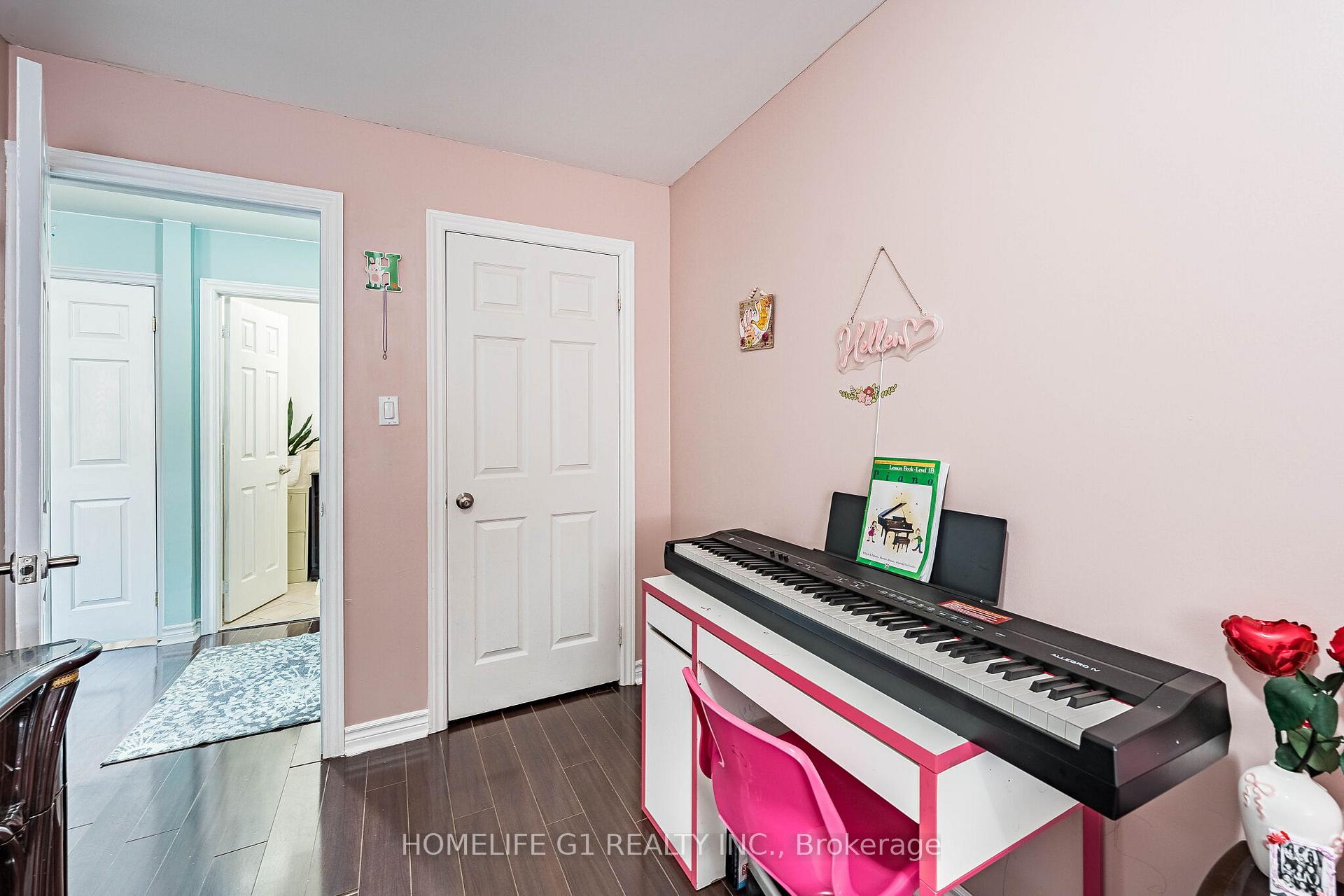 Photo 17 of 8 Holgate Court, Brampton, Heart Lake West — HOMEH