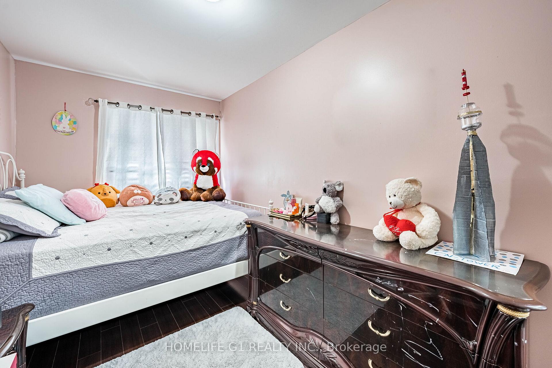 Photo 18 of 8 Holgate Court, Brampton, Heart Lake West — HOMEH