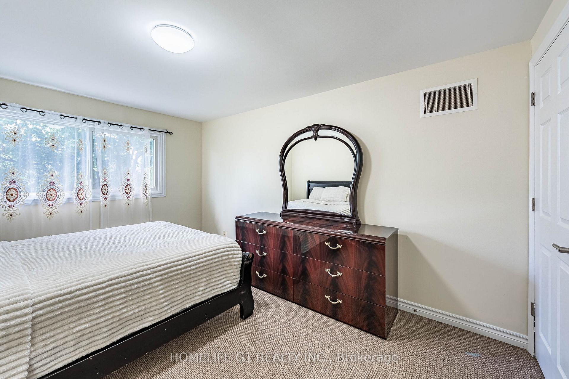 Photo 23 of 8 Holgate Court, Brampton, Heart Lake West — HOMEH
