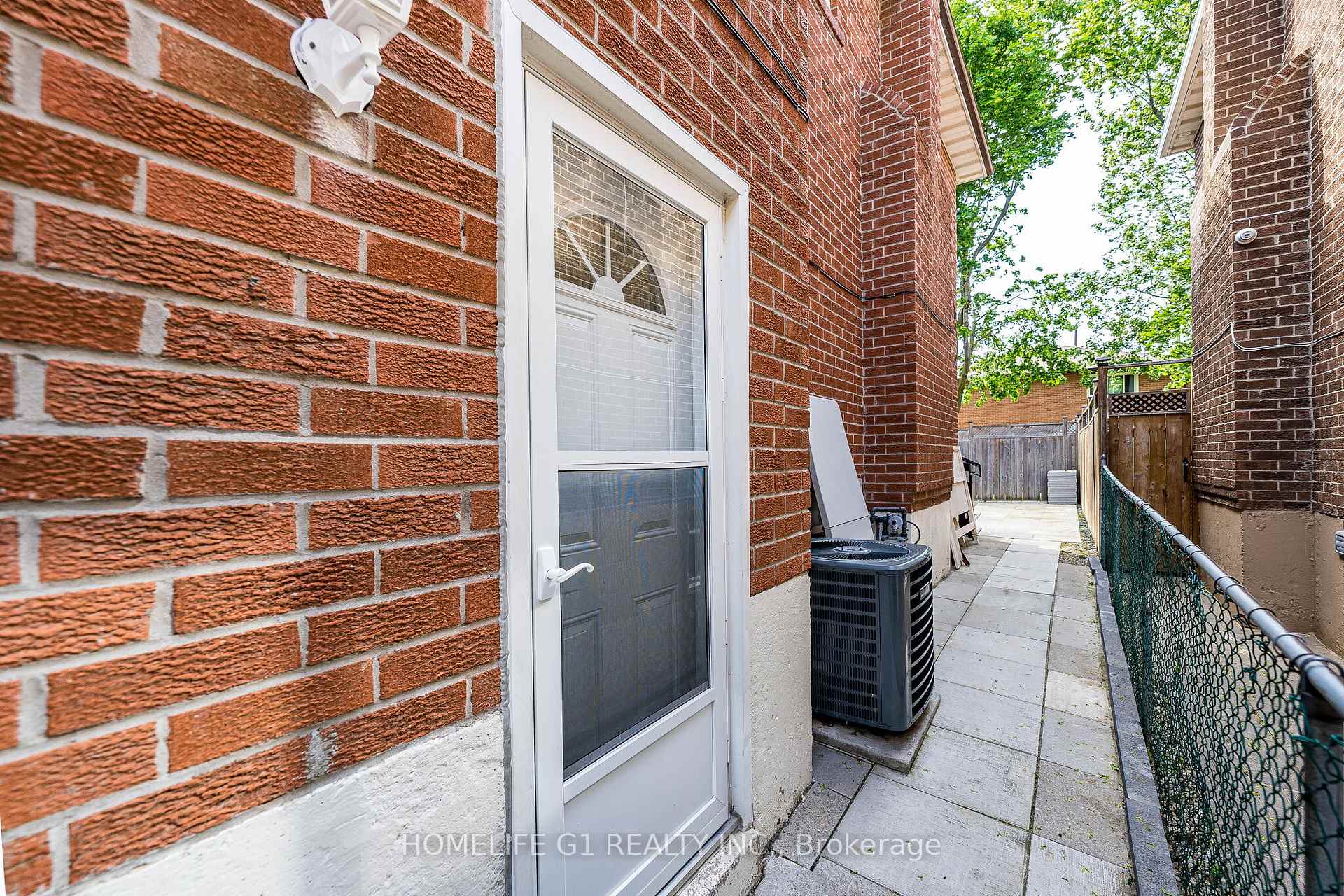 Photo 36 of 8 Holgate Court, Brampton, Heart Lake West — HOMEH