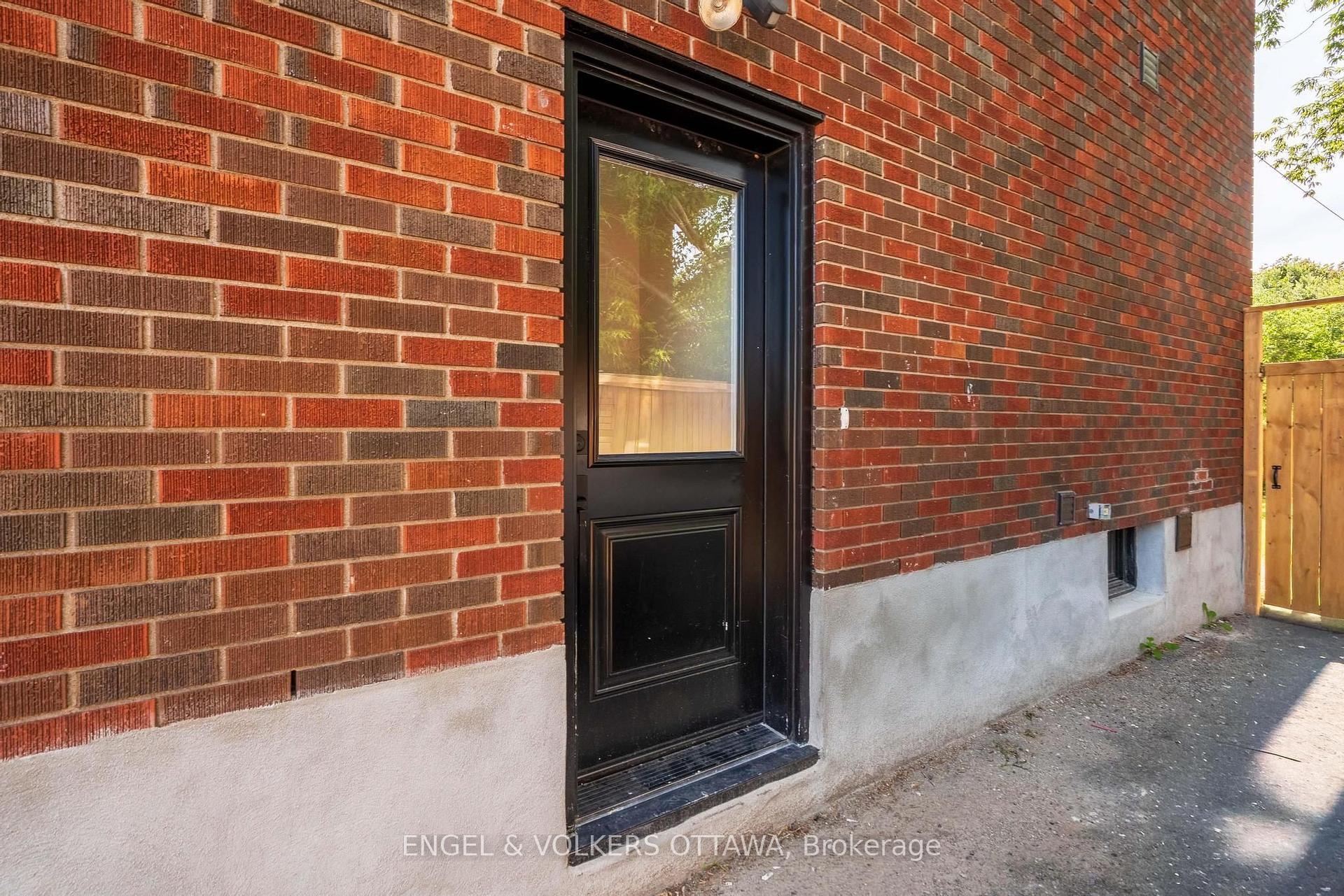 Photo 3 of Unit B, 1040 Maitland Avenue, Ottawa, Braemar Park — HOMEH