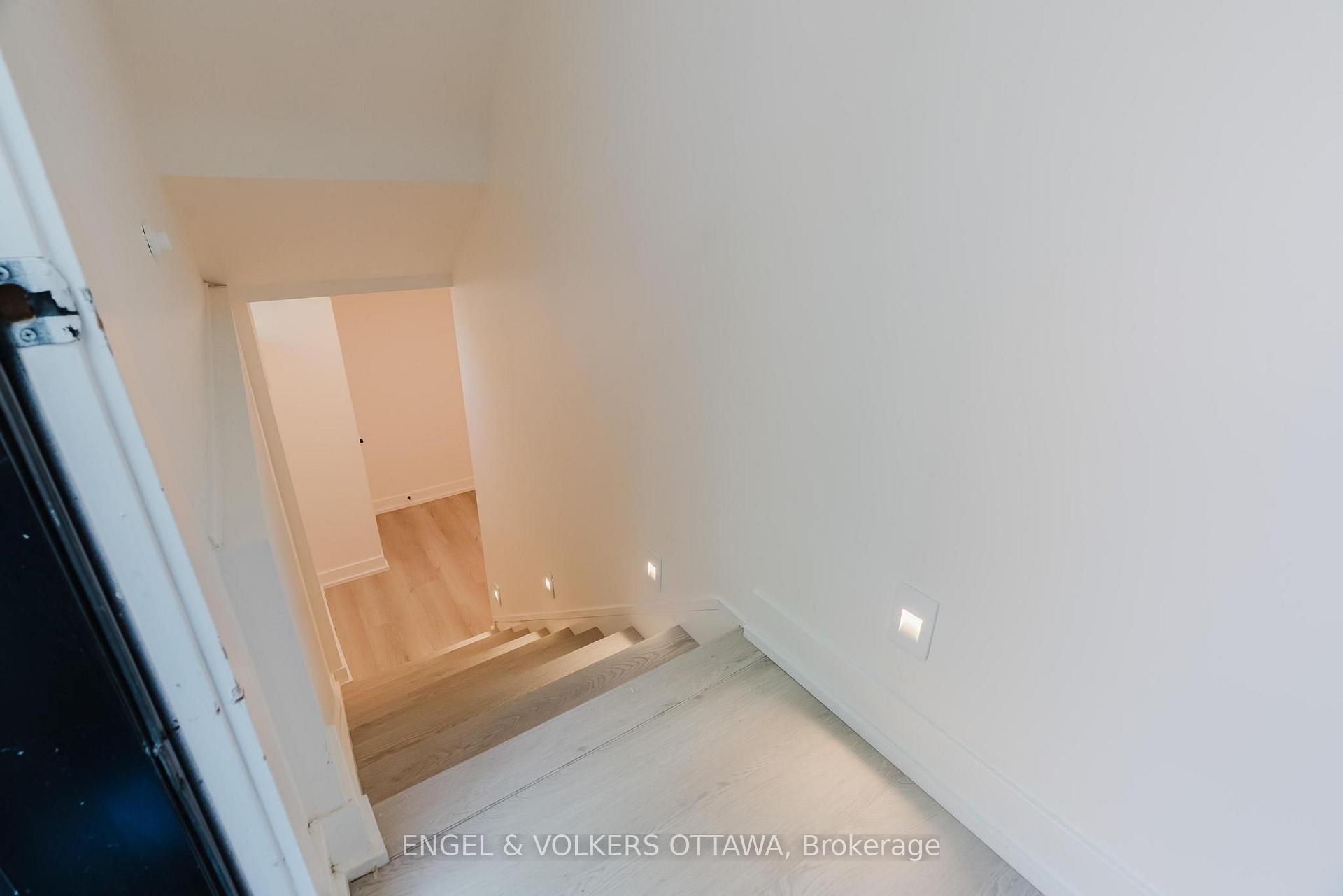 Photo 4 of Unit B, 1040 Maitland Avenue, Ottawa, Braemar Park — HOMEH