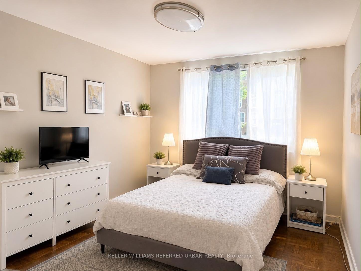Photo 2 of Unit 4, 17 Meadowbrook Road, Toronto, Englemount-Lawrence — HOMEH