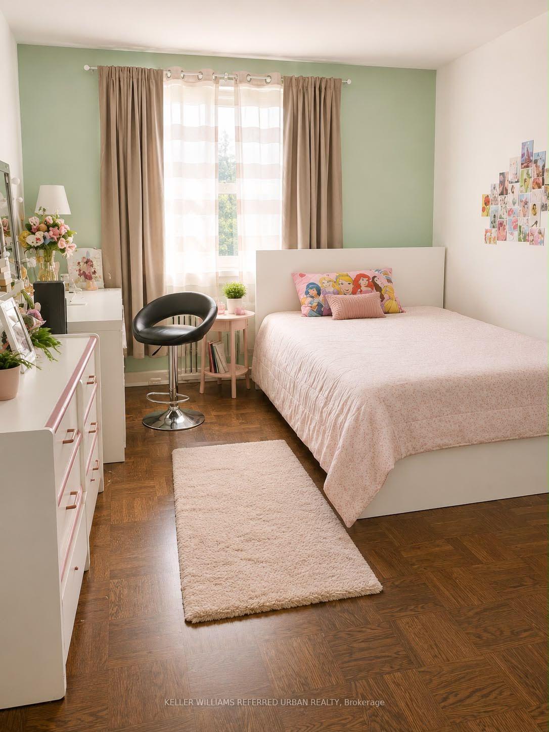 Photo 3 of Unit 4, 17 Meadowbrook Road, Toronto, Englemount-Lawrence — HOMEH
