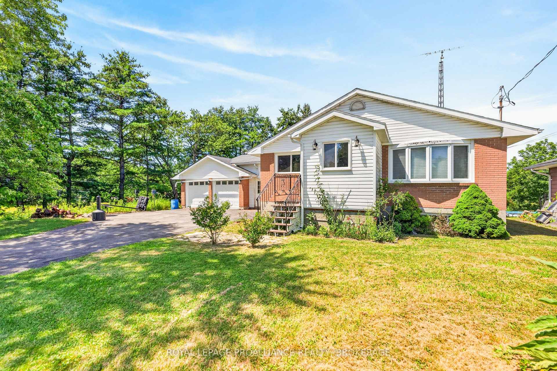 Photo 2 of 2219 Mckendry Road, Kingston, City North of 401 — HOMEH