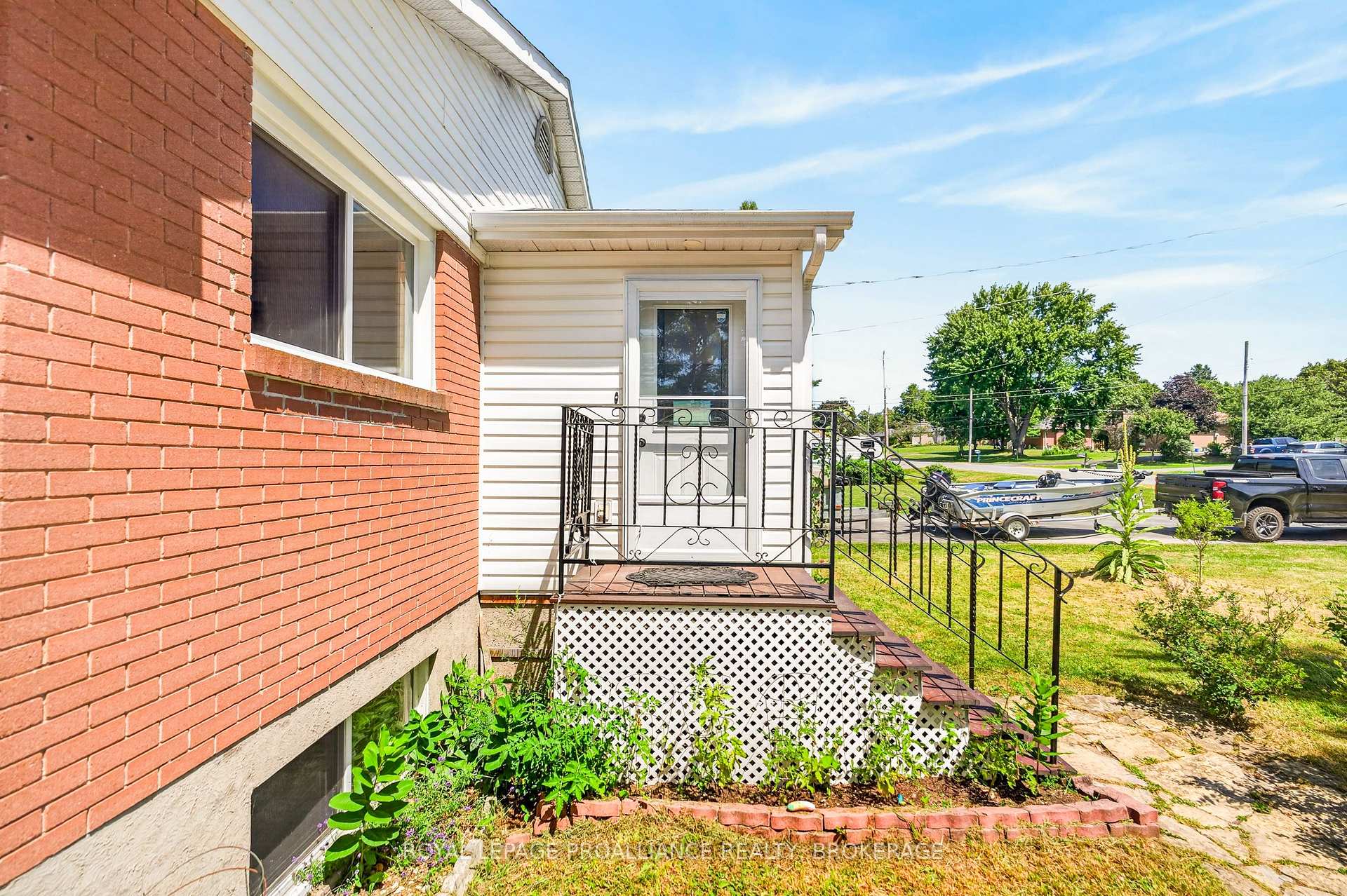 Photo 3 of 2219 Mckendry Road, Kingston, City North of 401 — HOMEH