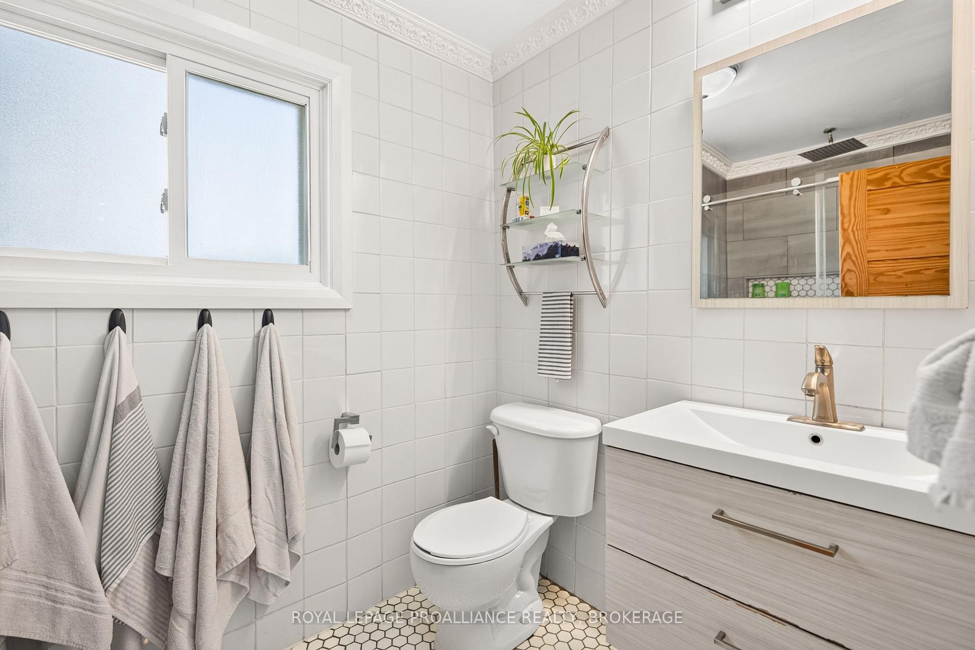 Photo 14 of 2219 Mckendry Road, Kingston, City North of 401 — HOMEH