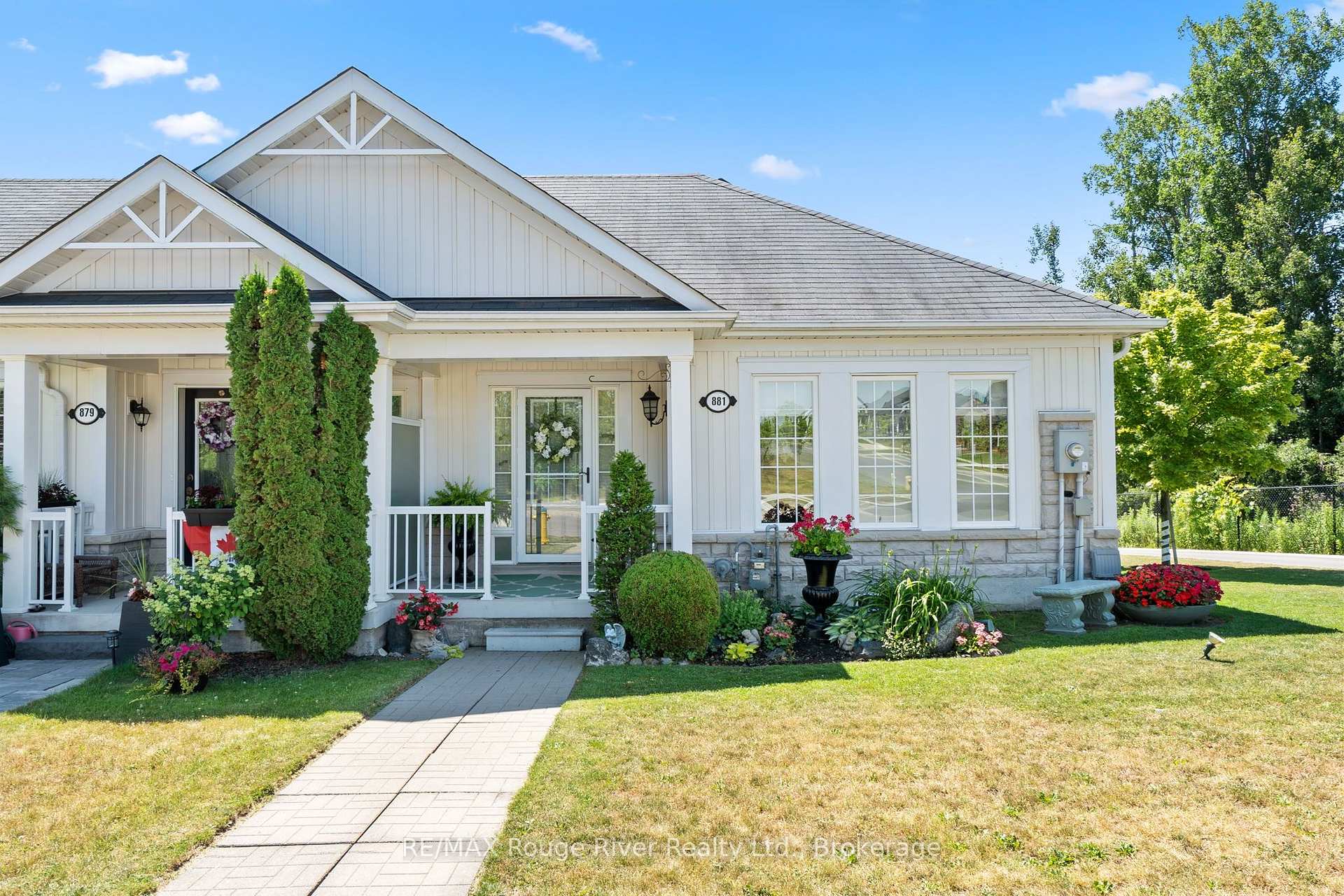 Front of 881 Kerr Street W