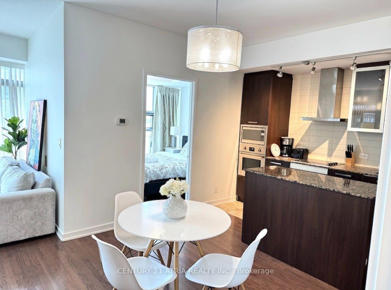 Photo 3 of Unit 1002, 14 York Street, Toronto, Waterfront Communities — HOMEH