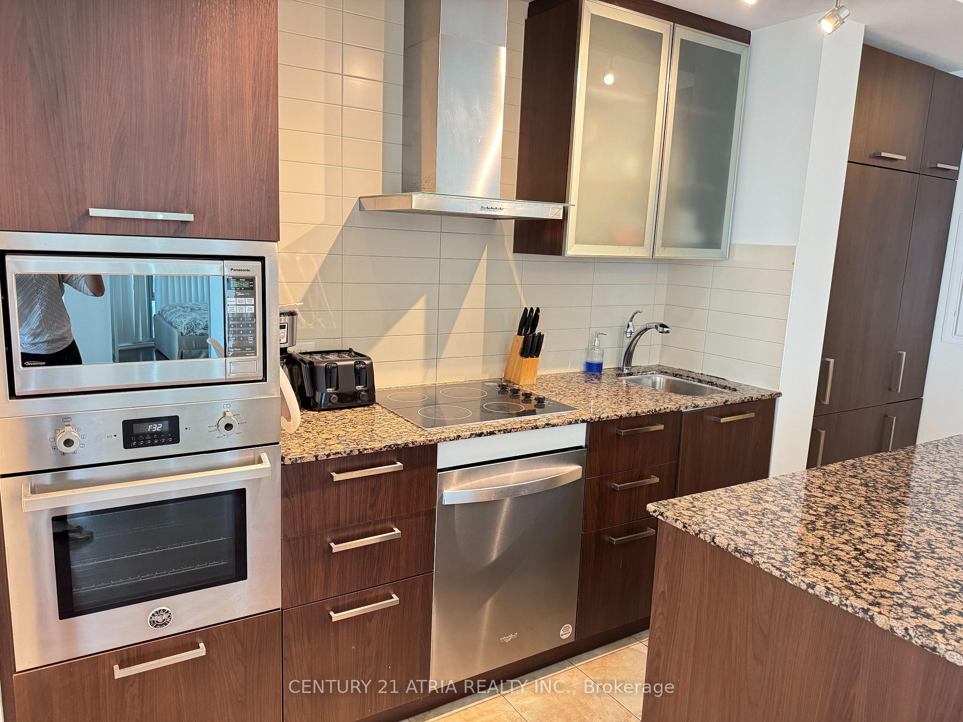 Photo 5 of Unit 1002, 14 York Street, Toronto, Waterfront Communities — HOMEH
