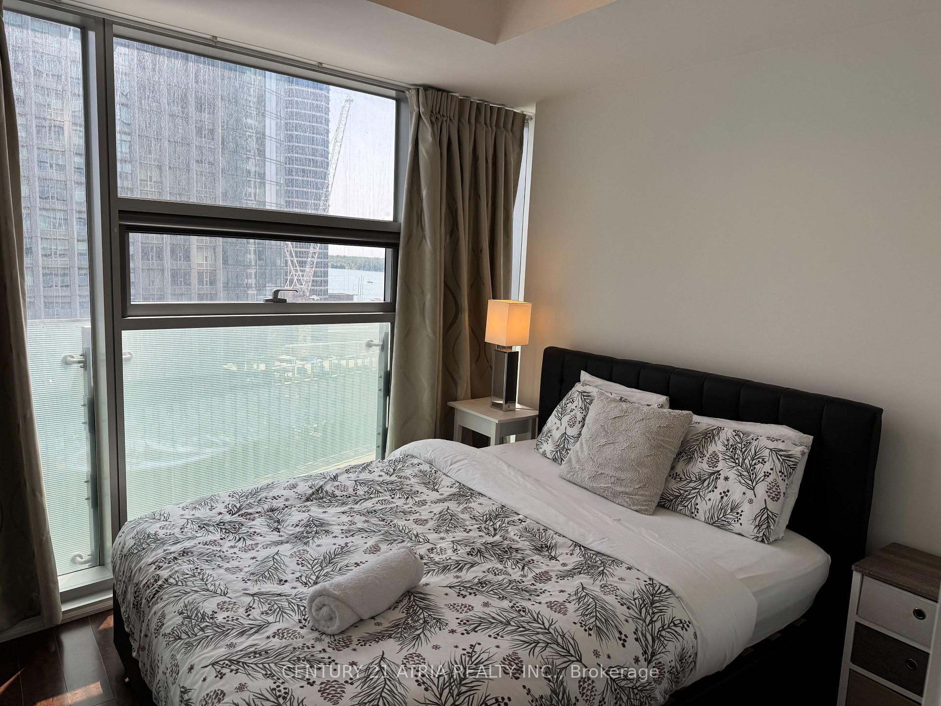 Photo 10 of Unit 1002, 14 York Street, Toronto, Waterfront Communities — HOMEH