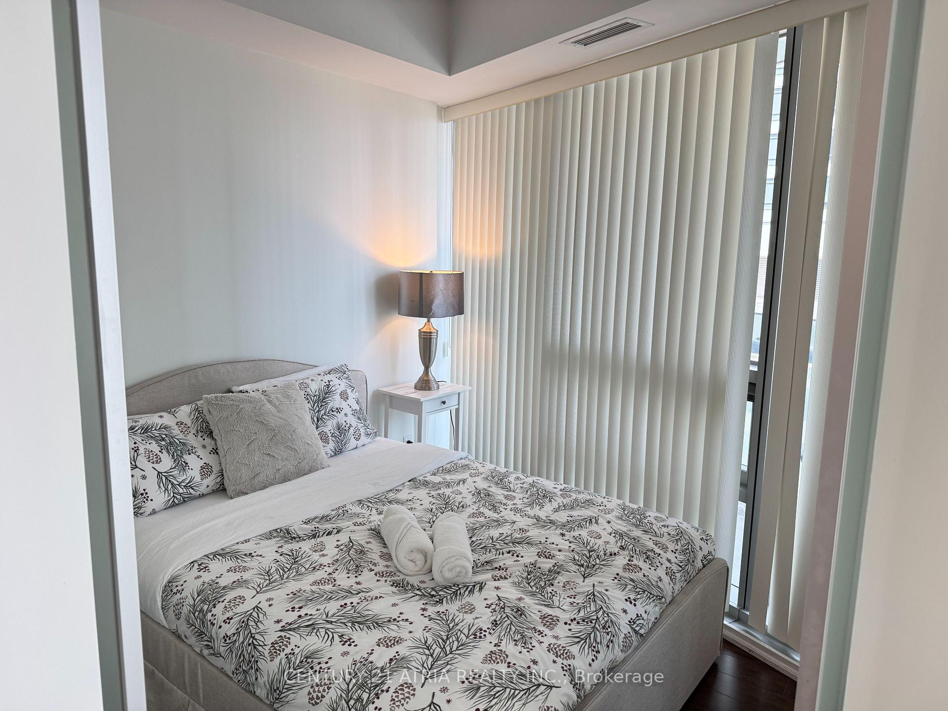 Photo 11 of Unit 1002, 14 York Street, Toronto, Waterfront Communities — HOMEH