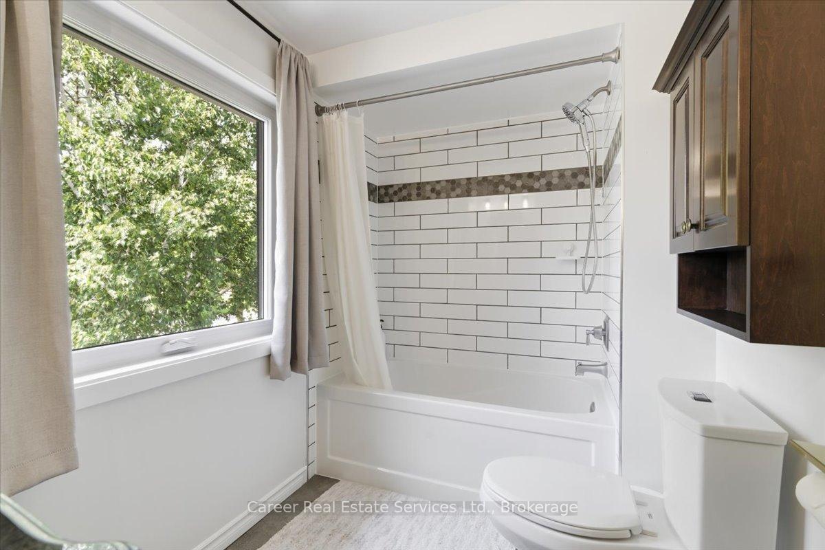 Photo 16 of 17 Rickaby Street, Clarington, Bowmanville — HOMEH