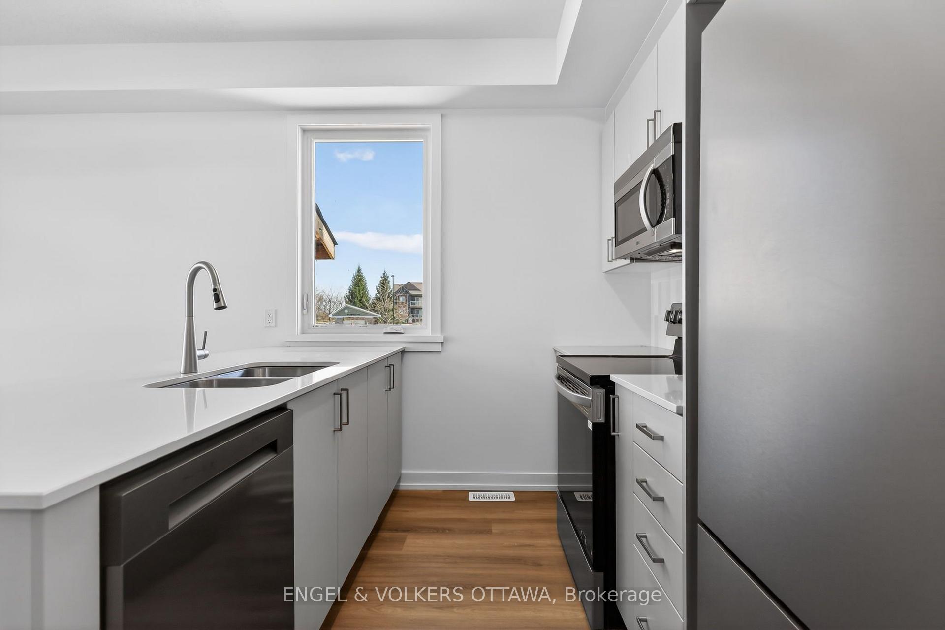 Photo 8 of 124 Stardust Private, Ottawa, Leitrim — HOMEH