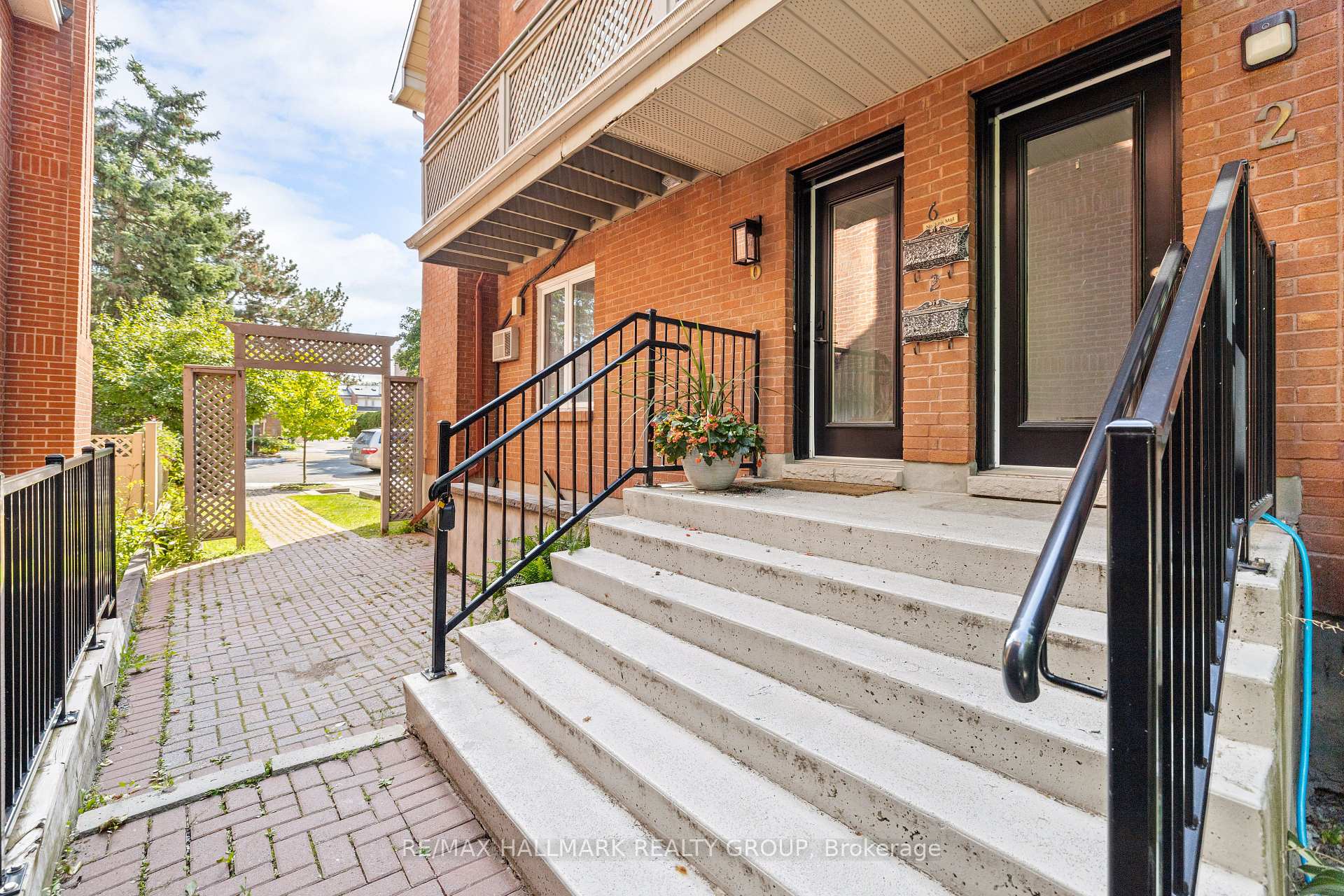 Photo 2 of Unit 2, 19 Montcalm Street, Ottawa, Ottawa East — HOMEH