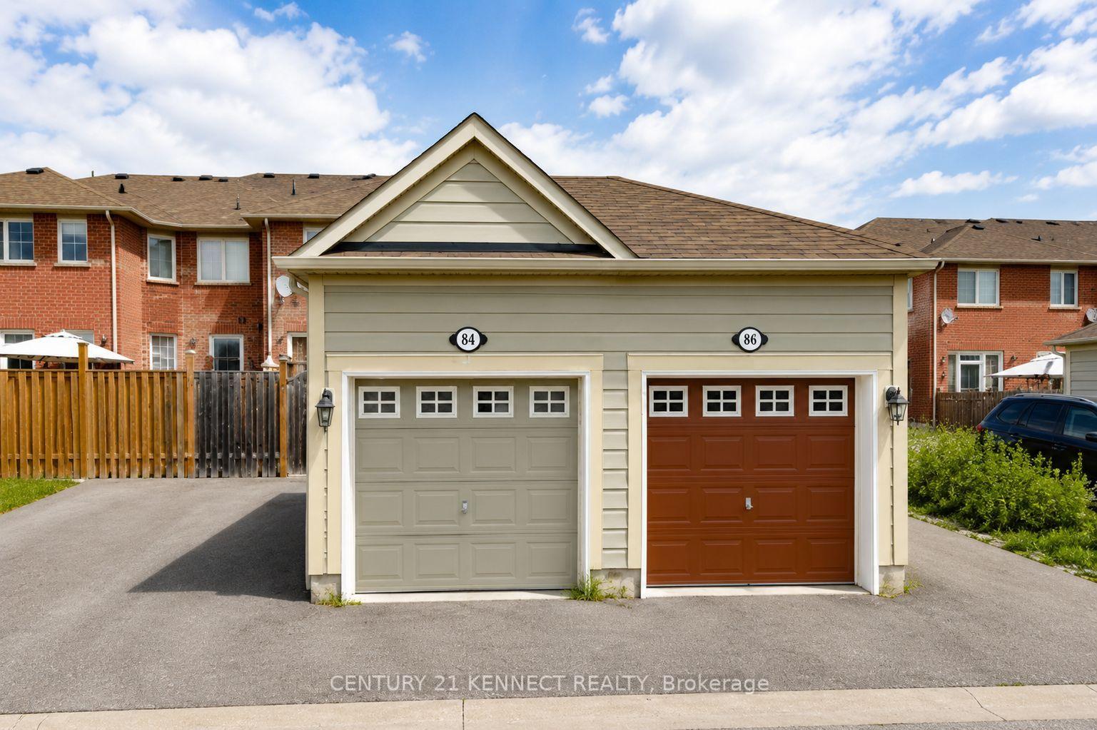Photo 3 of 84 Gas Lamp Lane, Markham, Cornell — HOMEH