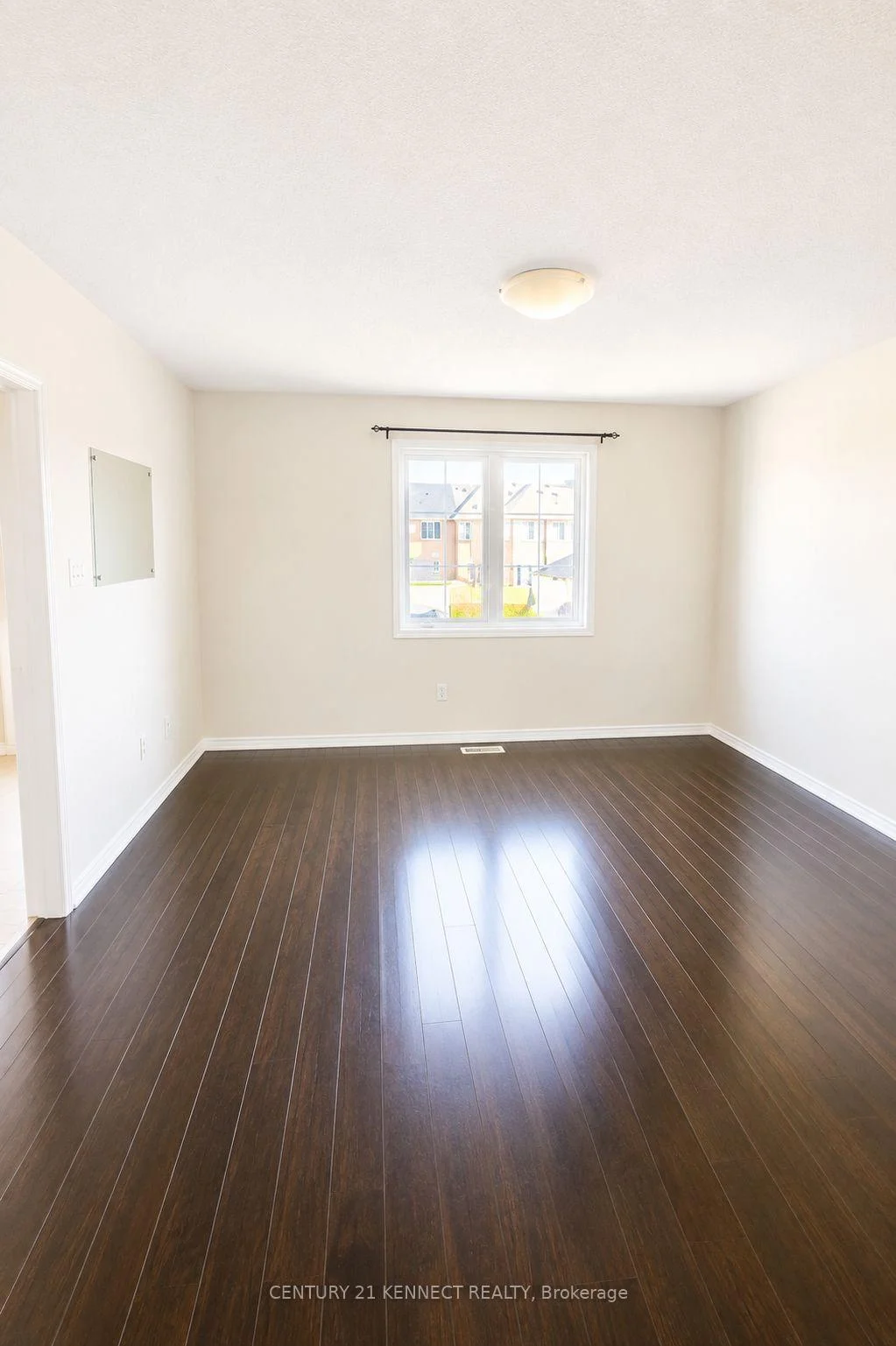 Photo 12 of 84 Gas Lamp Lane, Markham, Cornell — HOMEH