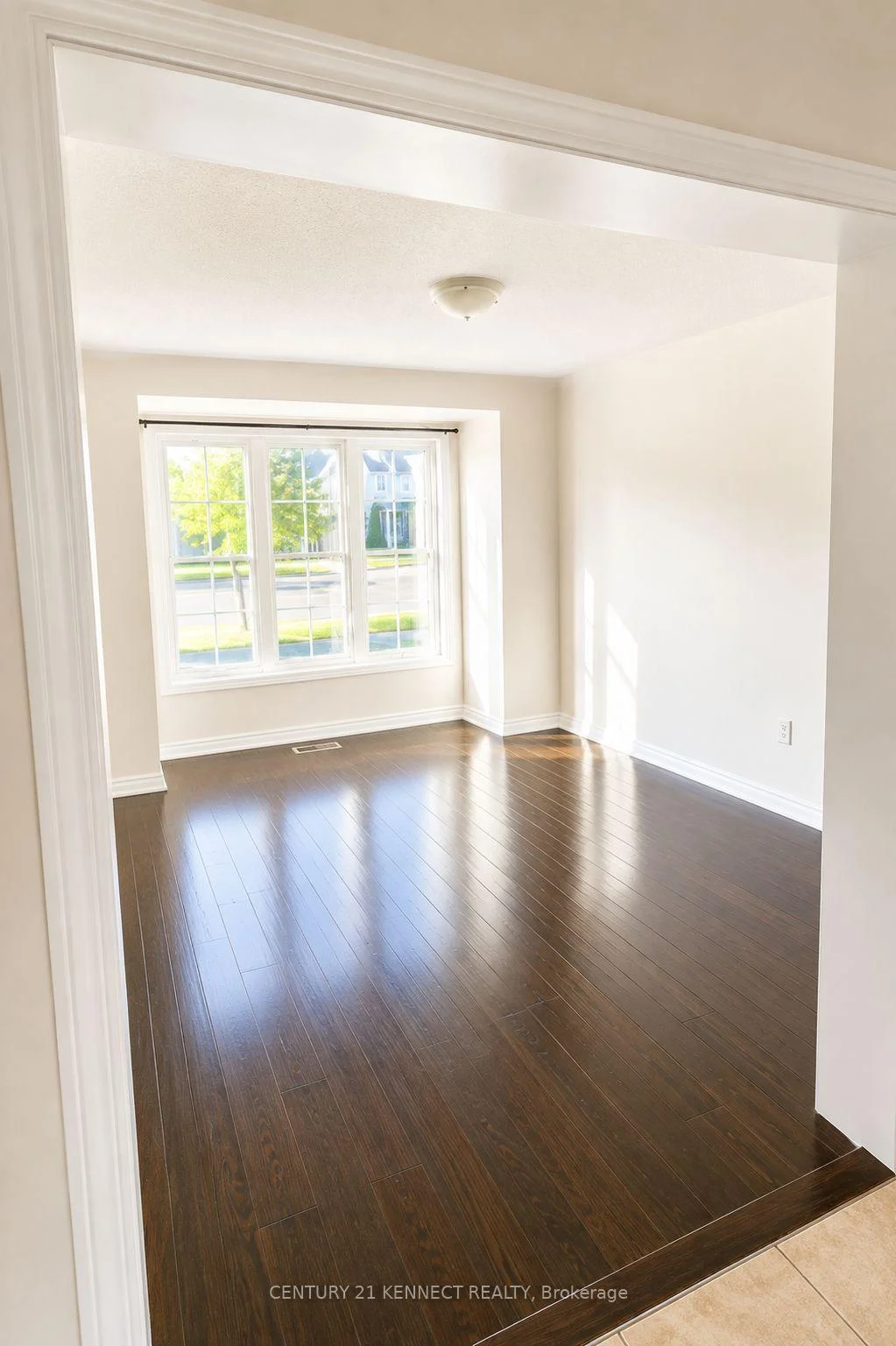 Photo 13 of 84 Gas Lamp Lane, Markham, Cornell — HOMEH