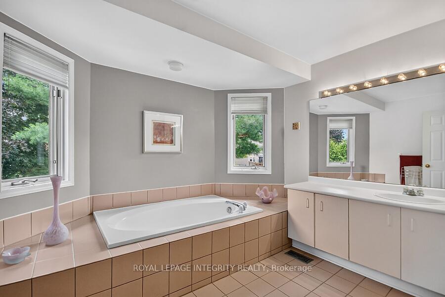 Photo 13 of 76 Saddlehorn Crescent, Ottawa, Kanata - Bridlewood — HOMEH