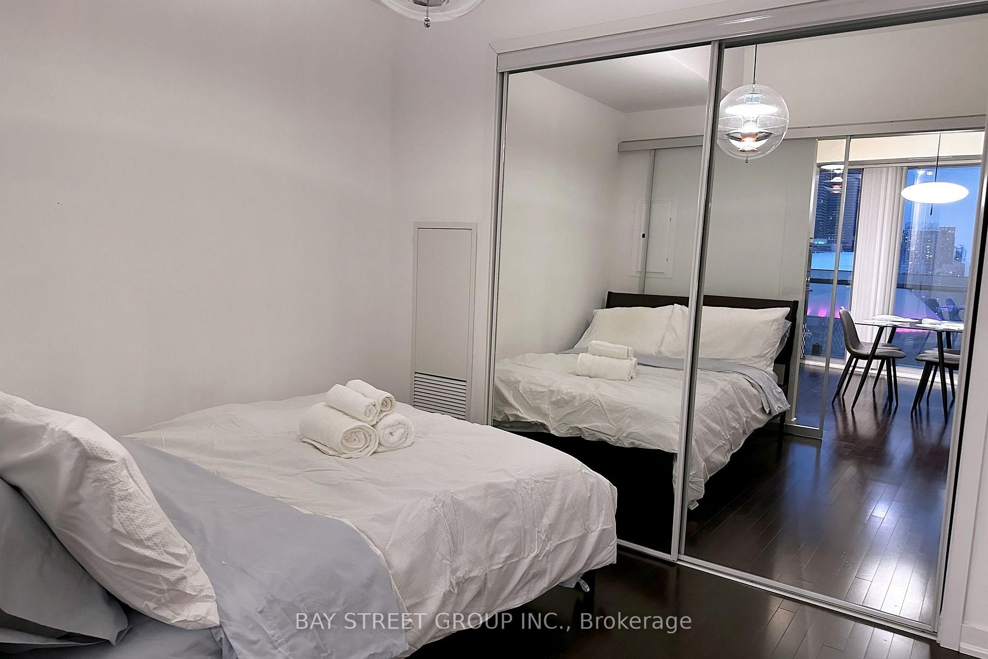 Photo 4 of Unit 2406, 14 York Street, Toronto, Waterfront Communities — HOMEH