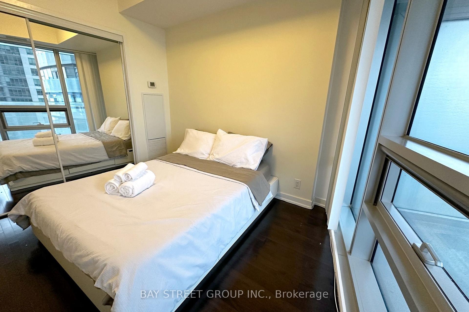 Photo 5 of Unit 2406, 14 York Street, Toronto, Waterfront Communities — HOMEH