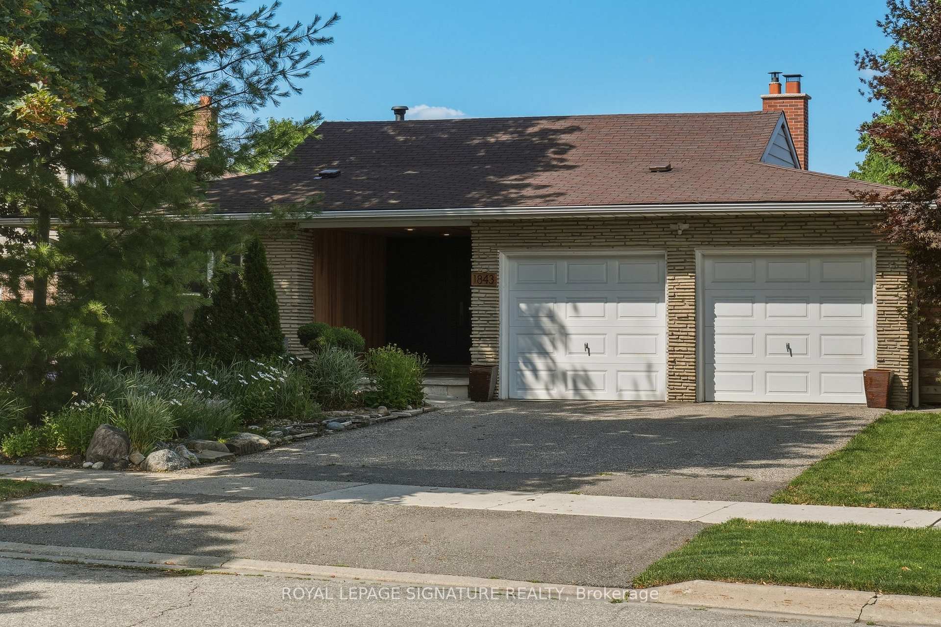 Photo 2 of 1843 Stonepath Crescent, Mississauga, Applewood — HOMEH