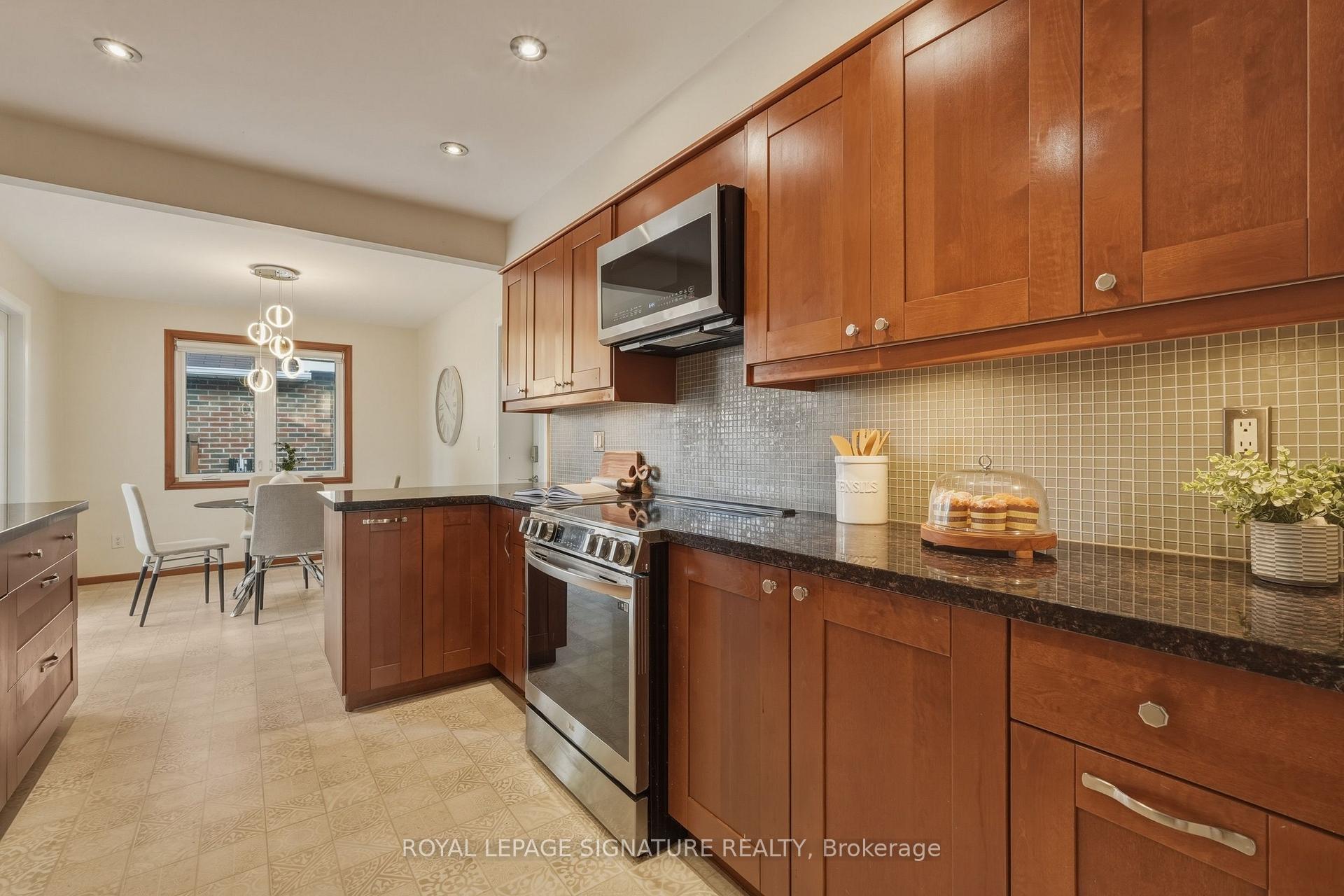 Photo 10 of 1843 Stonepath Crescent, Mississauga, Applewood — HOMEH