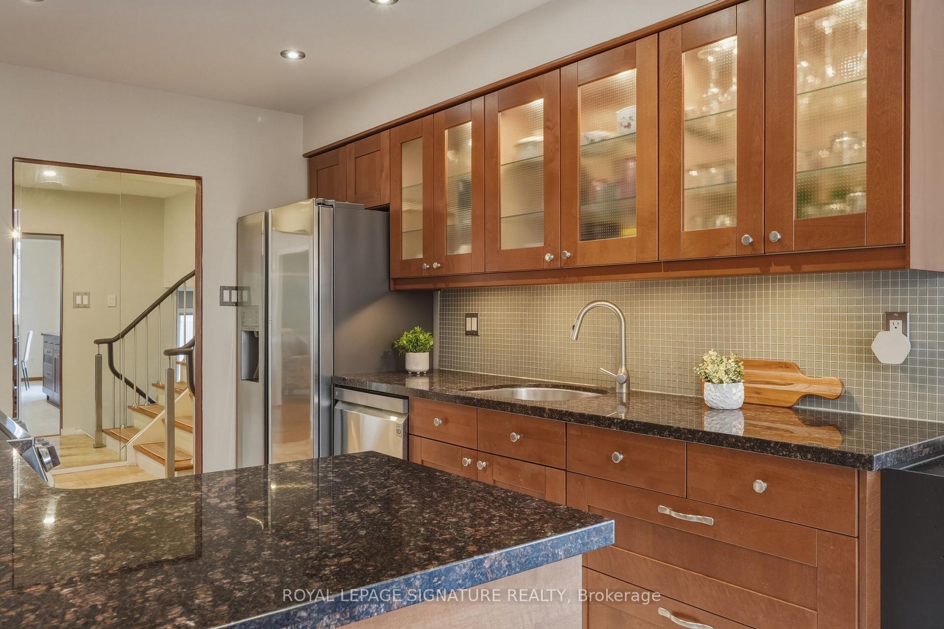 Photo 11 of 1843 Stonepath Crescent, Mississauga, Applewood — HOMEH