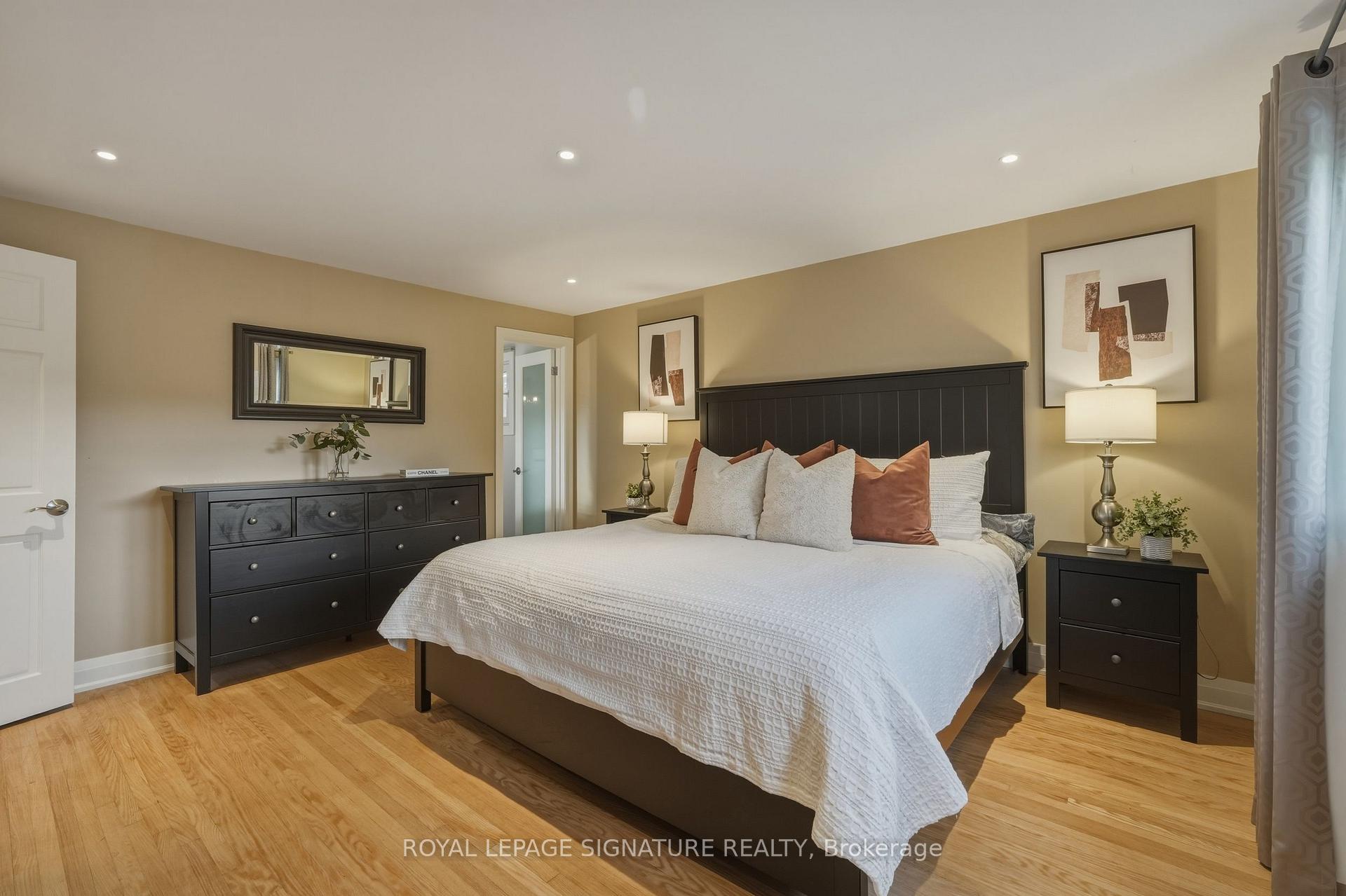 Photo 15 of 1843 Stonepath Crescent, Mississauga, Applewood — HOMEH