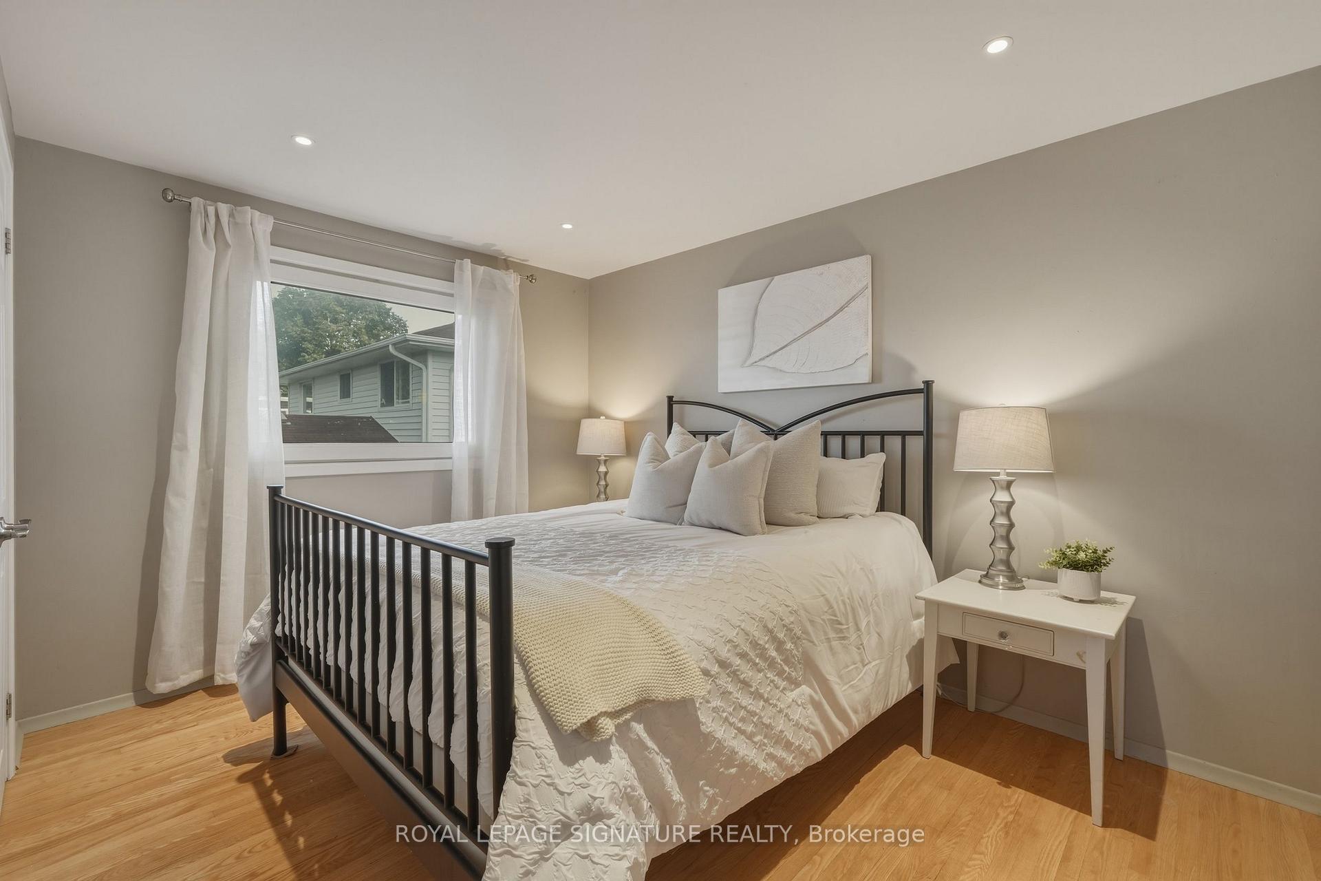 Photo 18 of 1843 Stonepath Crescent, Mississauga, Applewood — HOMEH