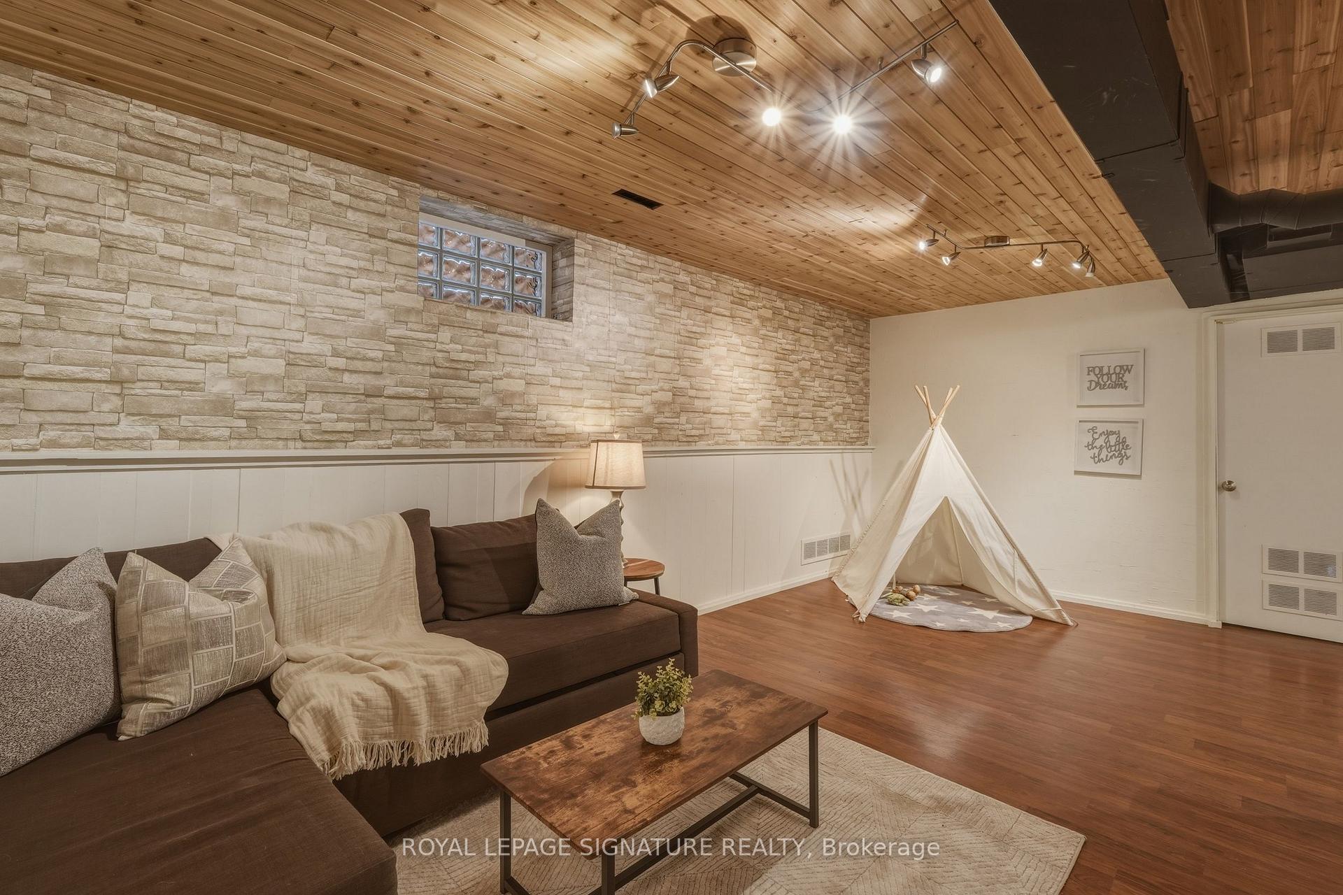 Photo 30 of 1843 Stonepath Crescent, Mississauga, Applewood — HOMEH