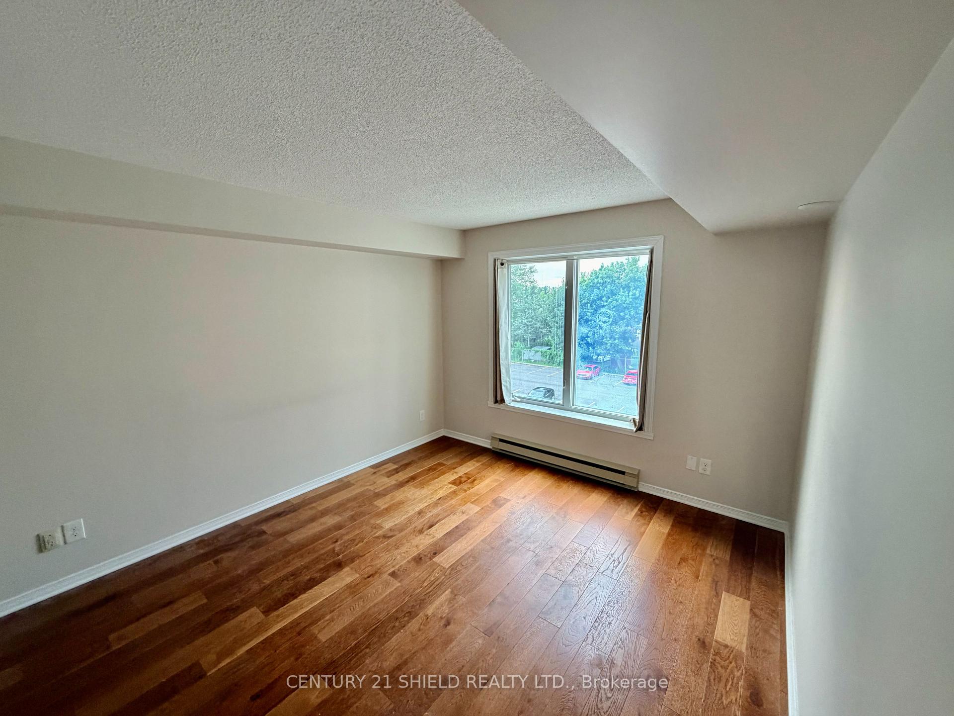 Photo 17 of Unit 404, 121 Water Street W, Cornwall, Cornwall — HOMEH
