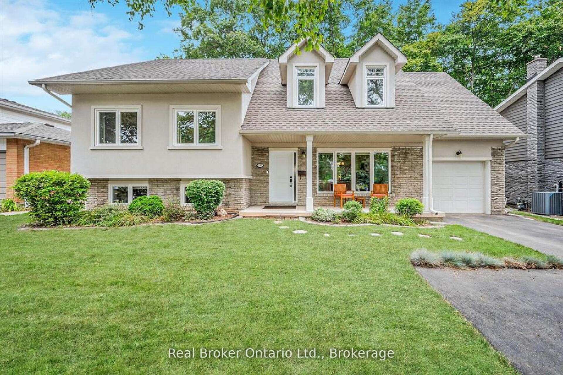 Photo 2 of 285 Surrey Drive, Oakville, Bronte — HOMEH