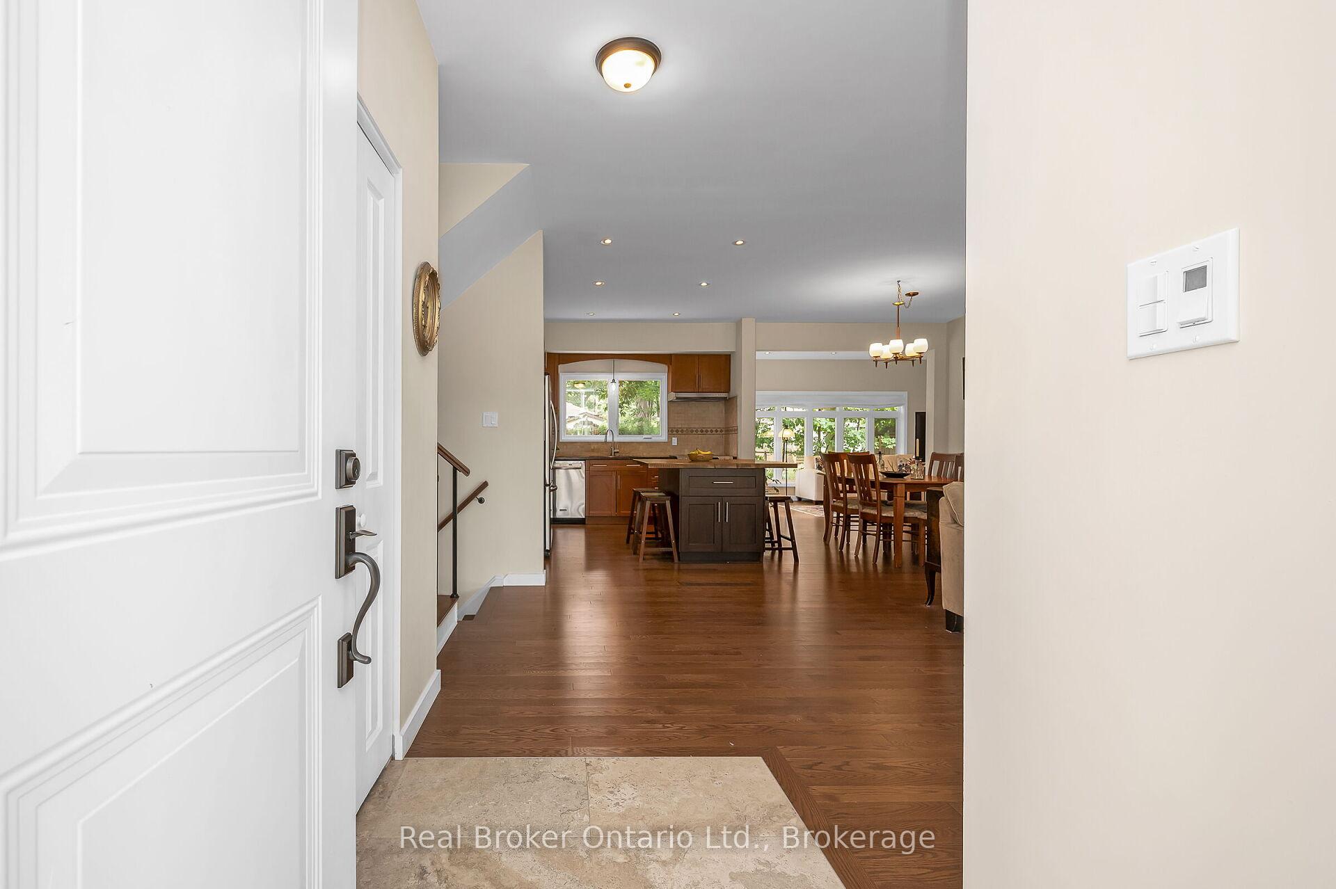 Photo 4 of 285 Surrey Drive, Oakville, Bronte — HOMEH