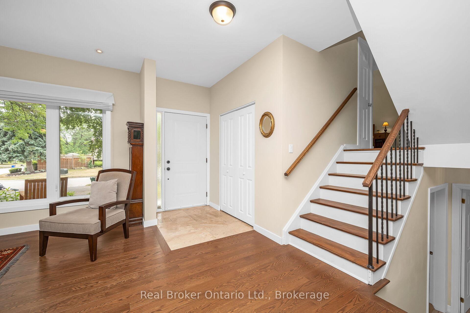 Photo 5 of 285 Surrey Drive, Oakville, Bronte — HOMEH