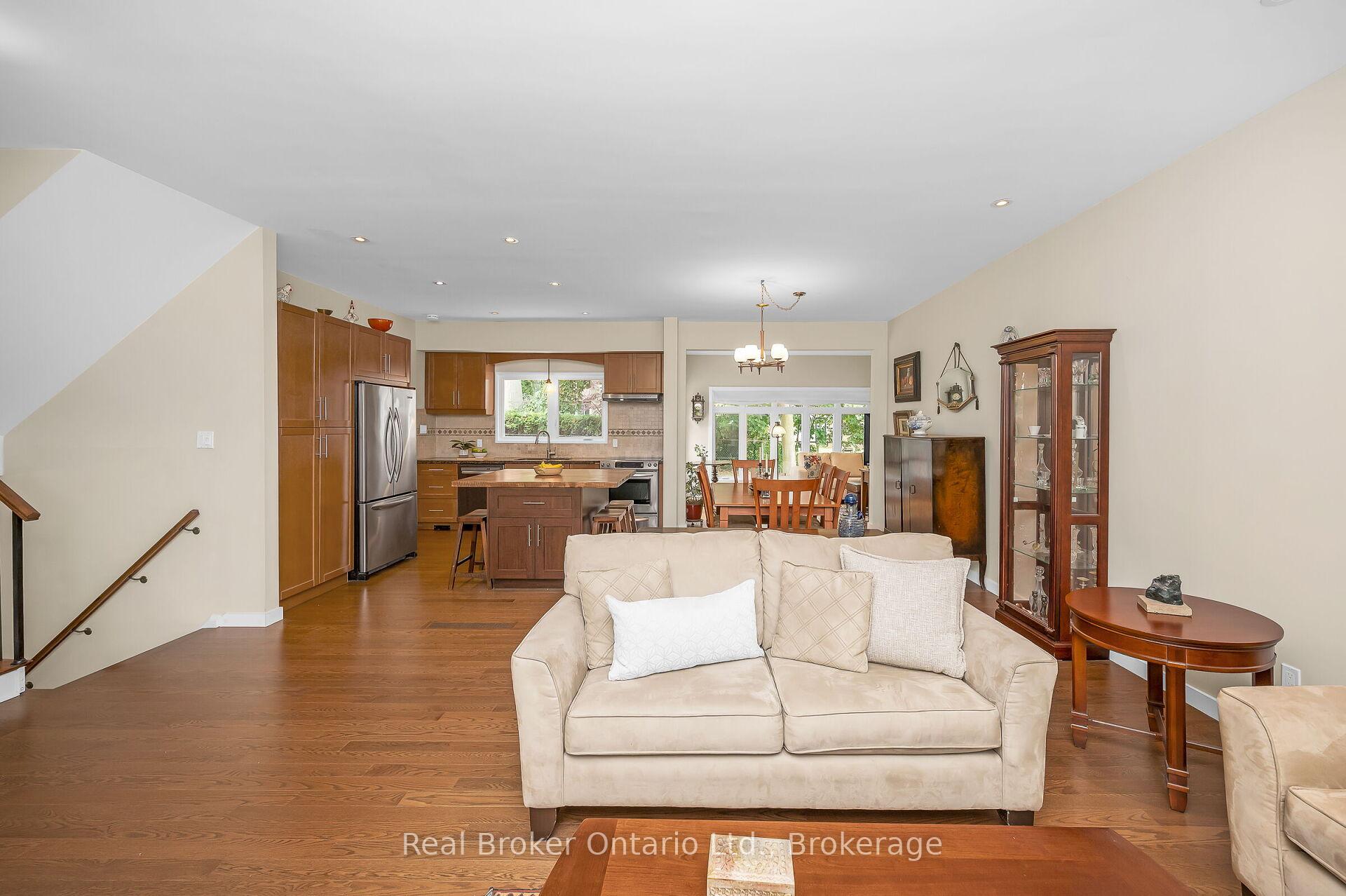 Photo 7 of 285 Surrey Drive, Oakville, Bronte — HOMEH